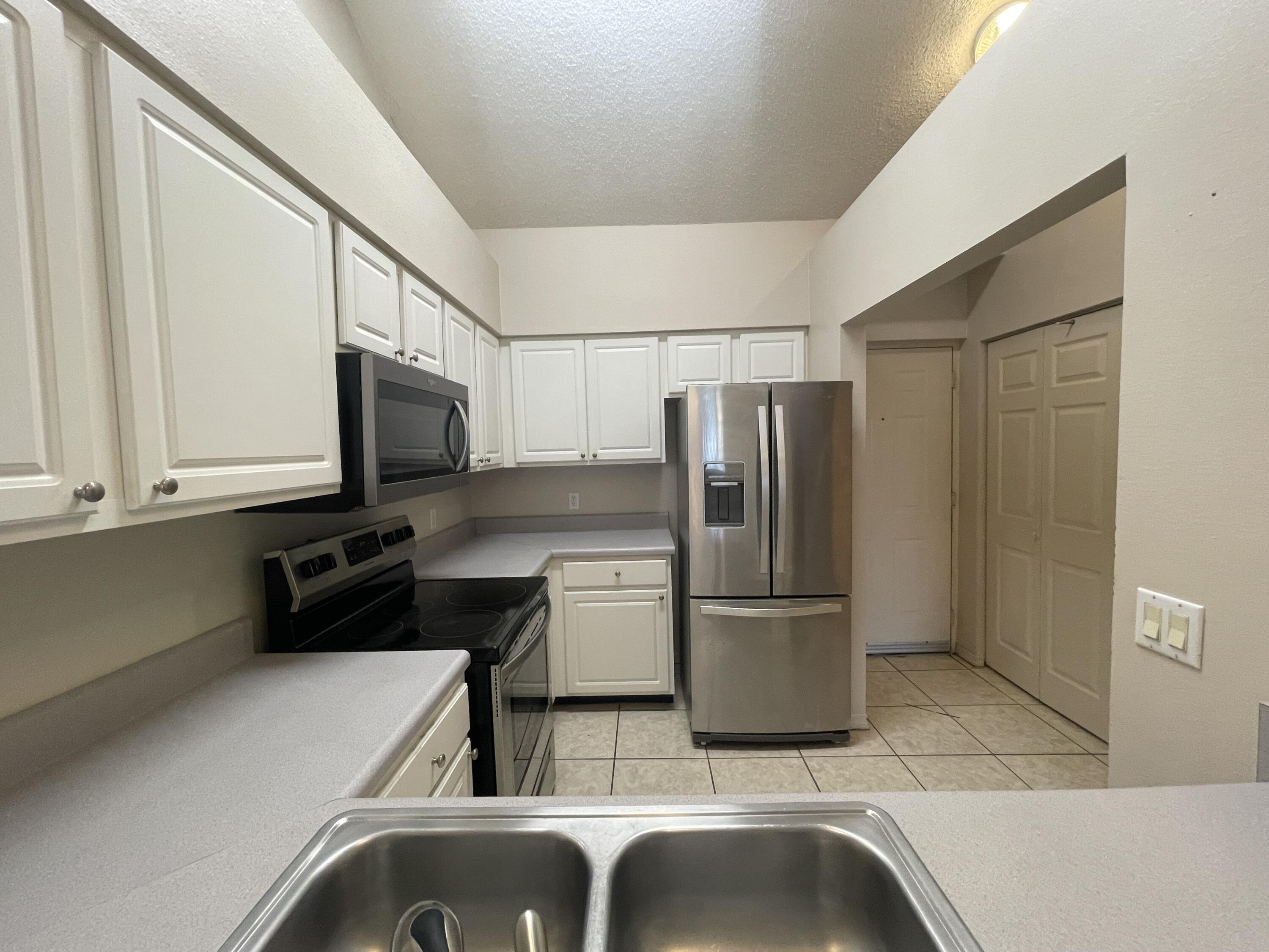 THE FLORIDA CLUB - Residential Lease