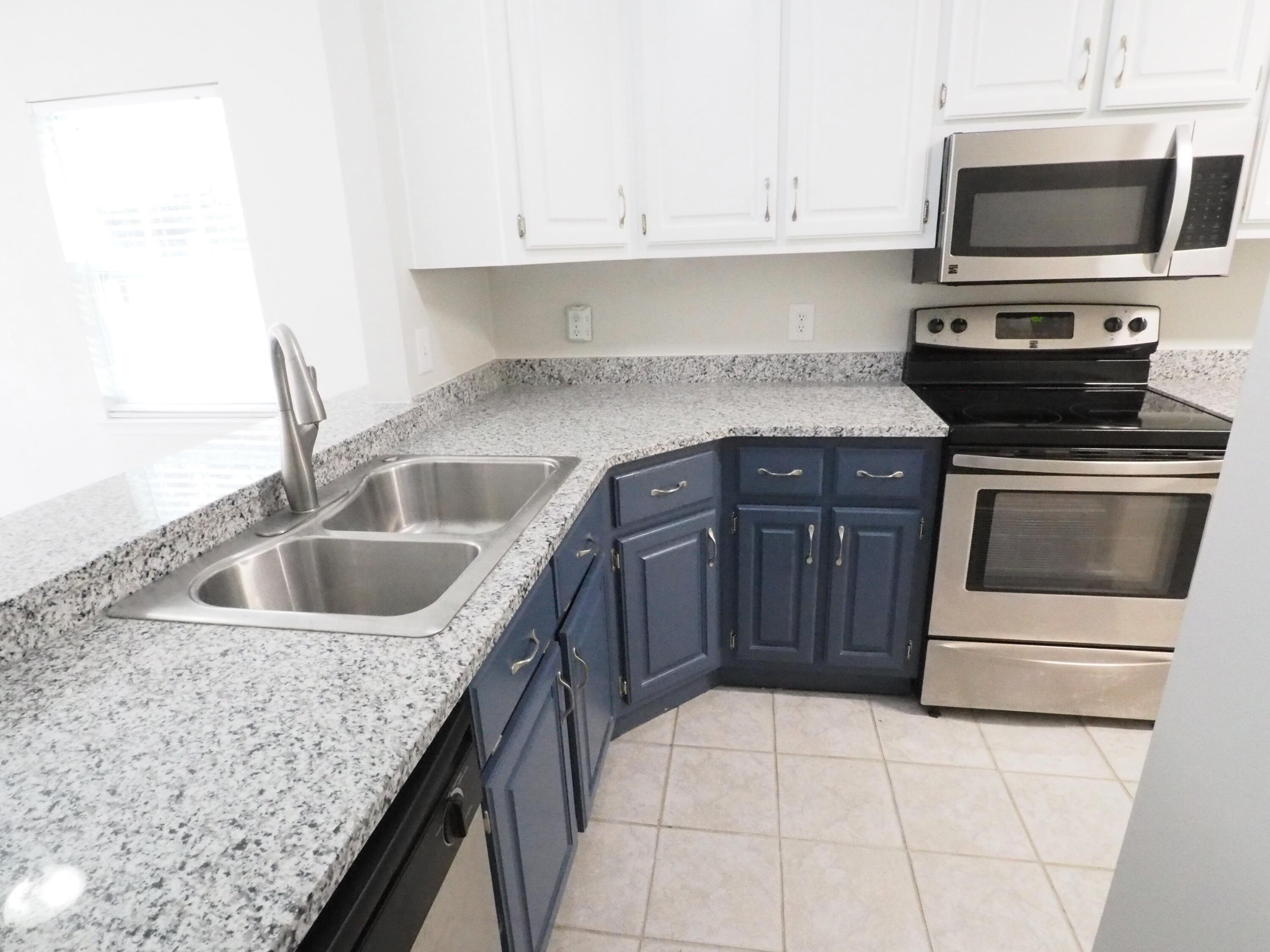 MONTAGE MANOR - Residential