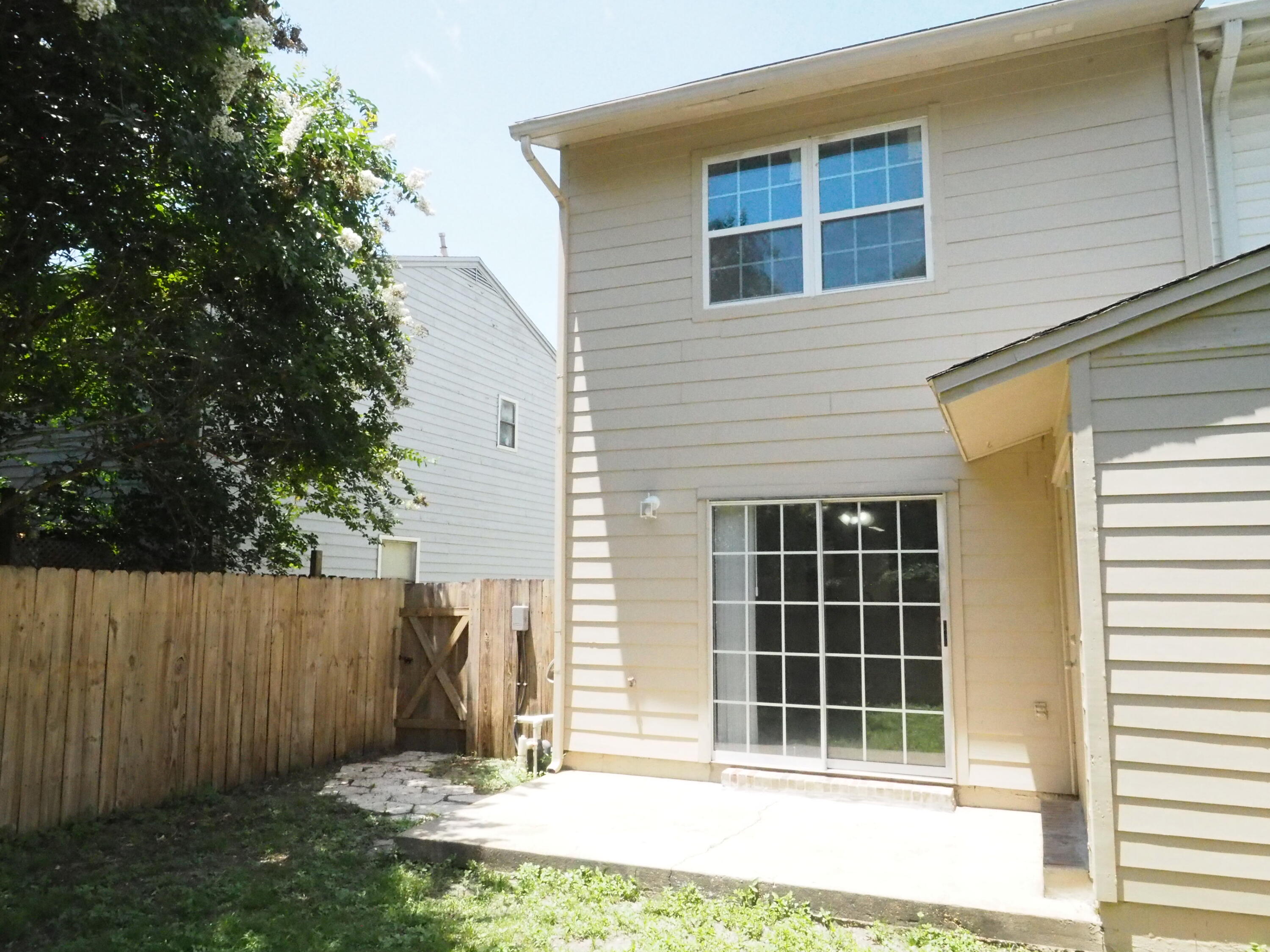 MONTAGE MANOR - Residential