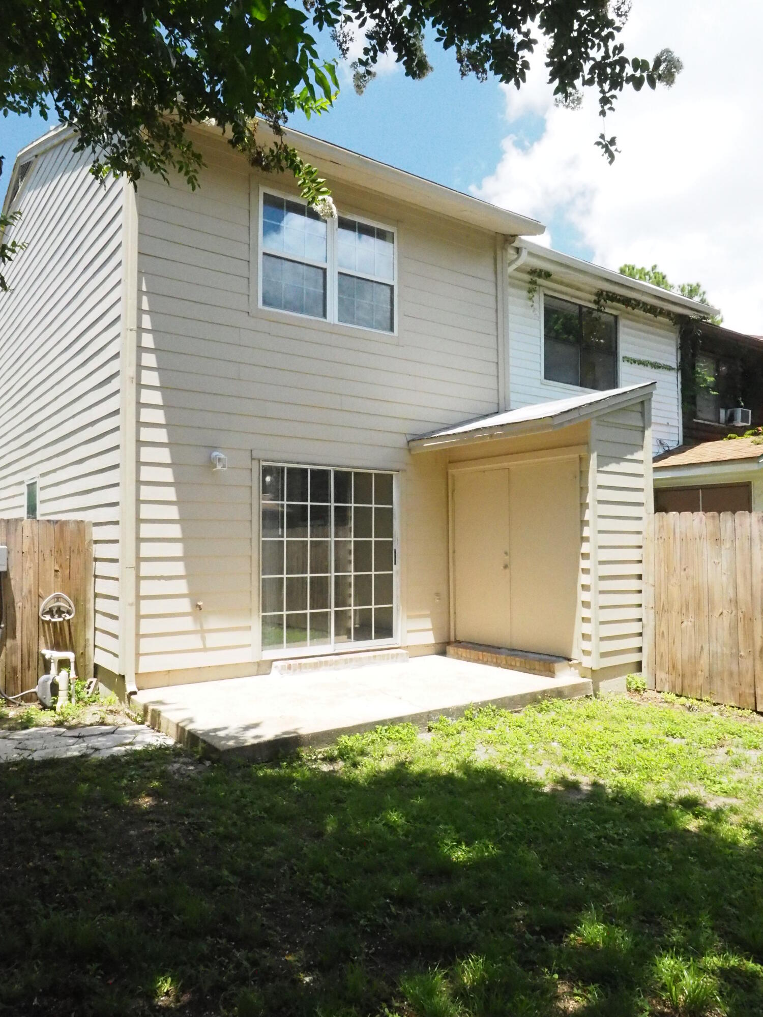 MONTAGE MANOR - Residential