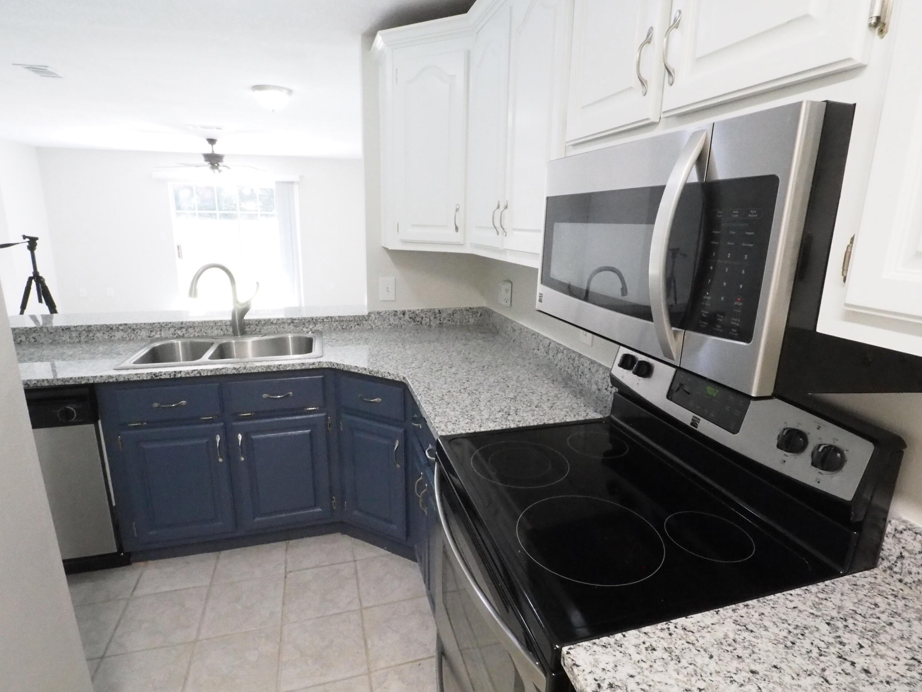 MONTAGE MANOR - Residential