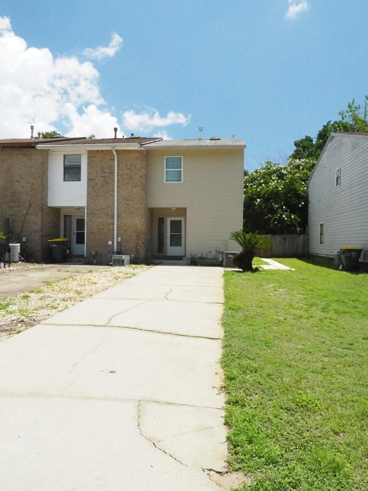 MONTAGE MANOR - Residential