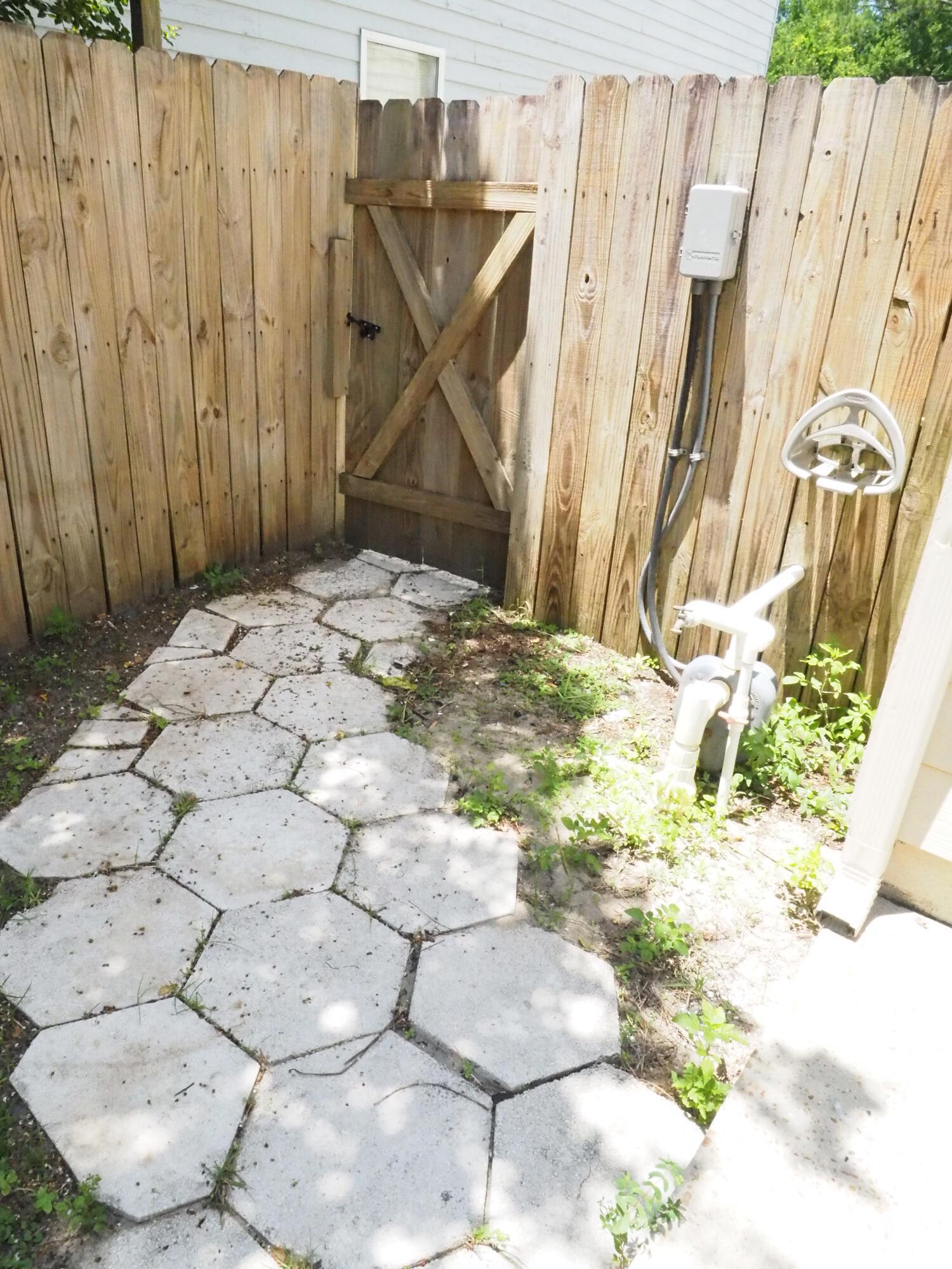 MONTAGE MANOR - Residential