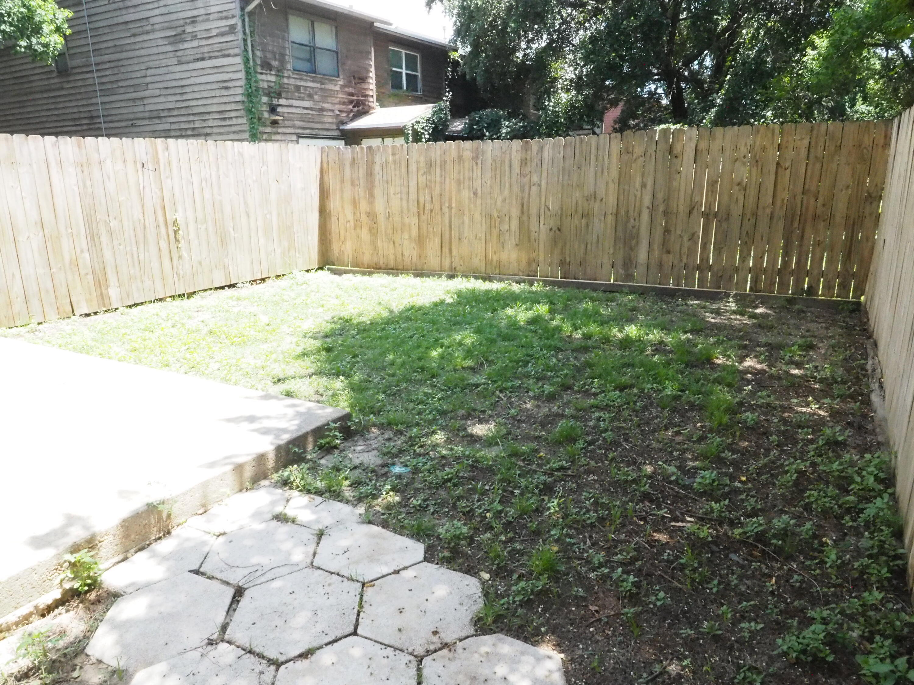 MONTAGE MANOR - Residential