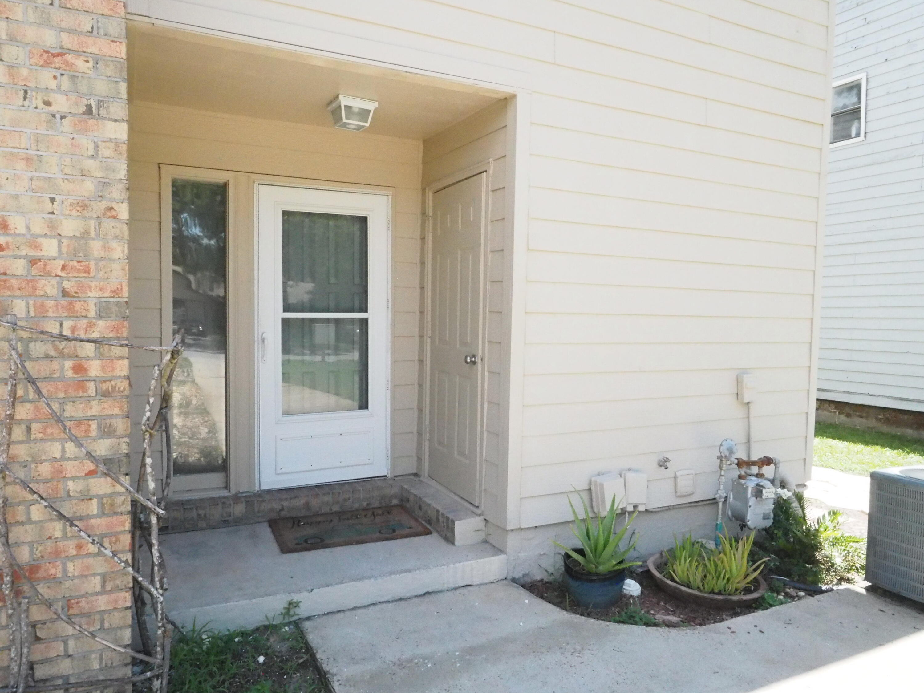 MONTAGE MANOR - Residential