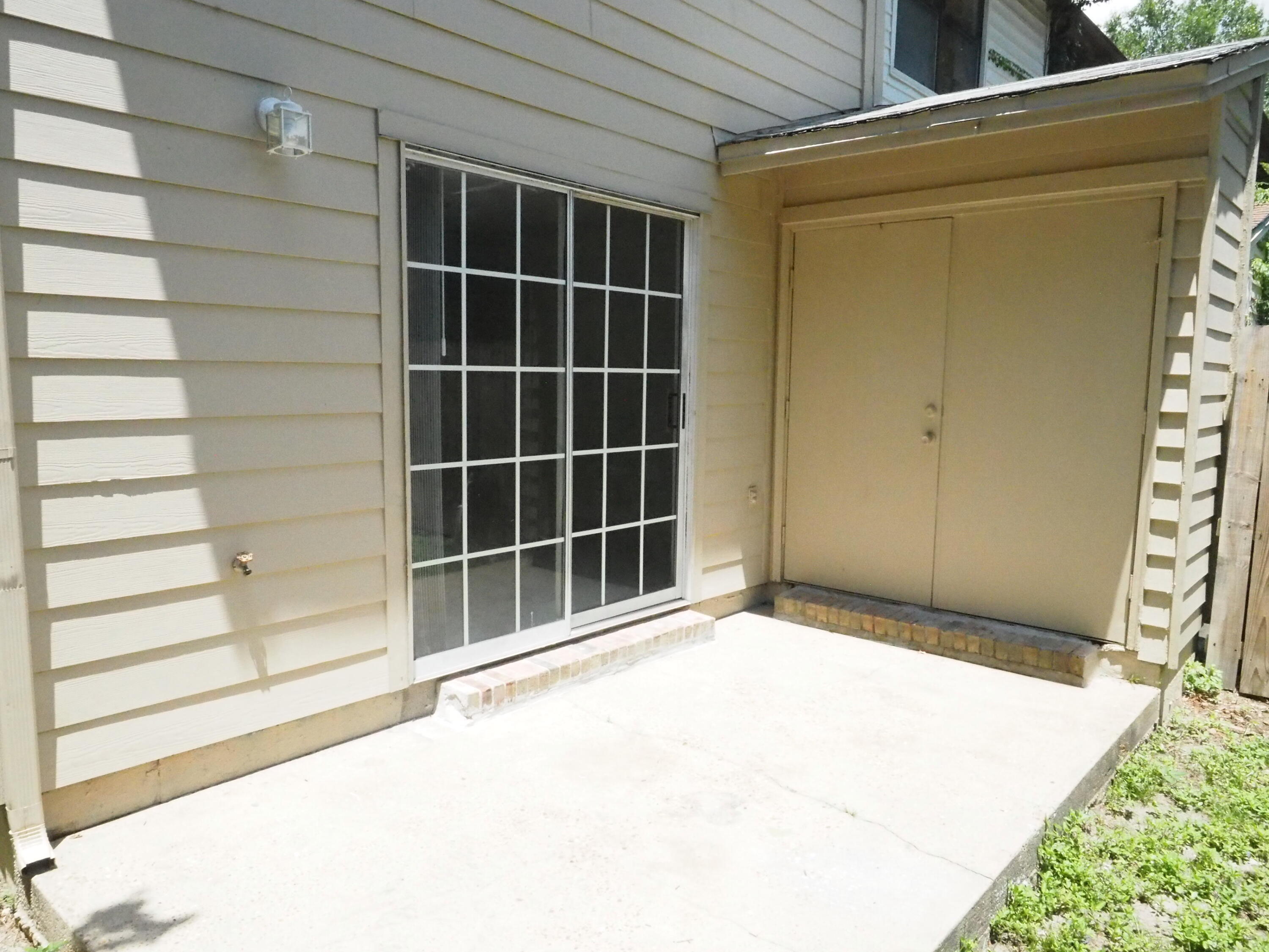 MONTAGE MANOR - Residential