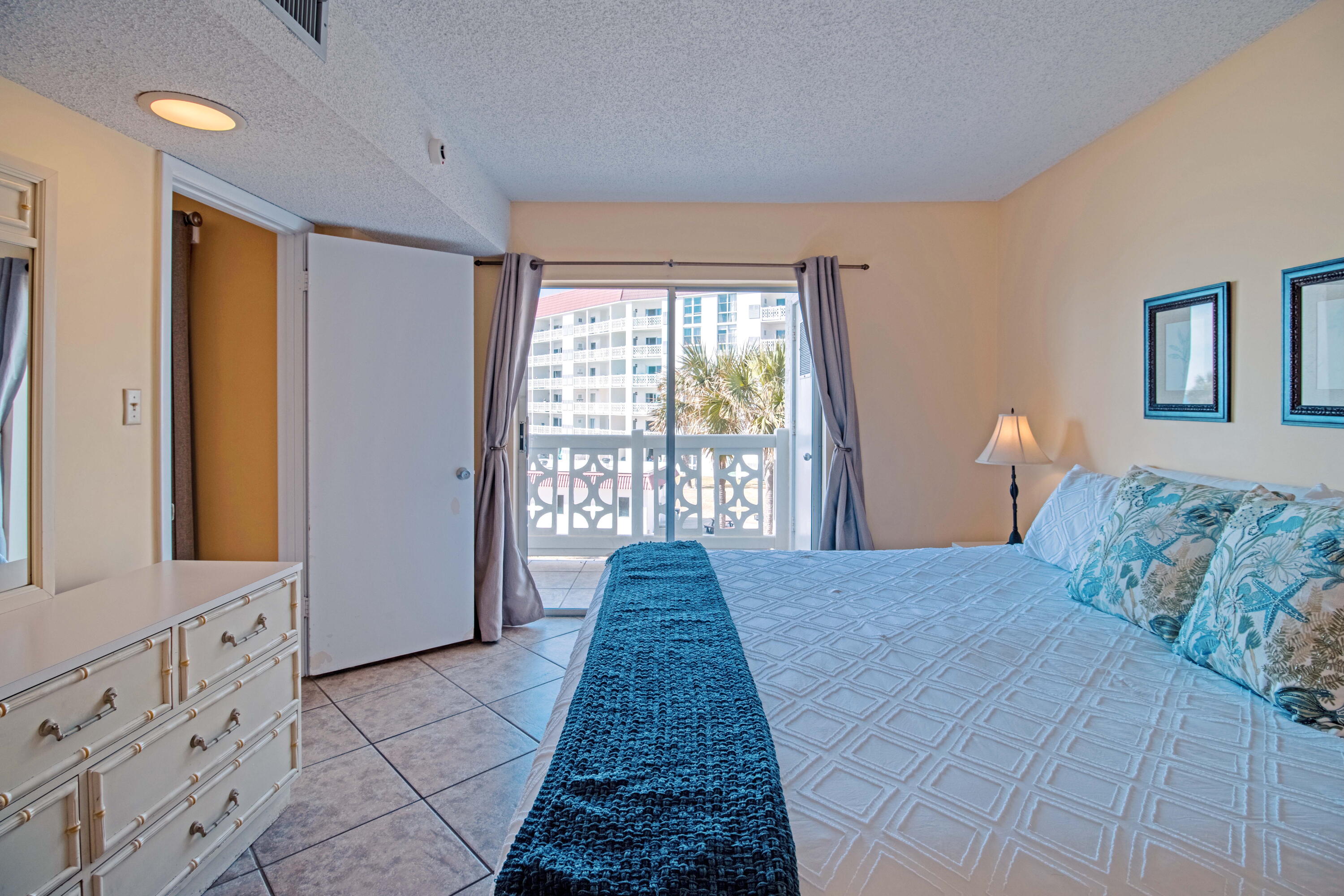 EL MATADOR CONDO - Residential