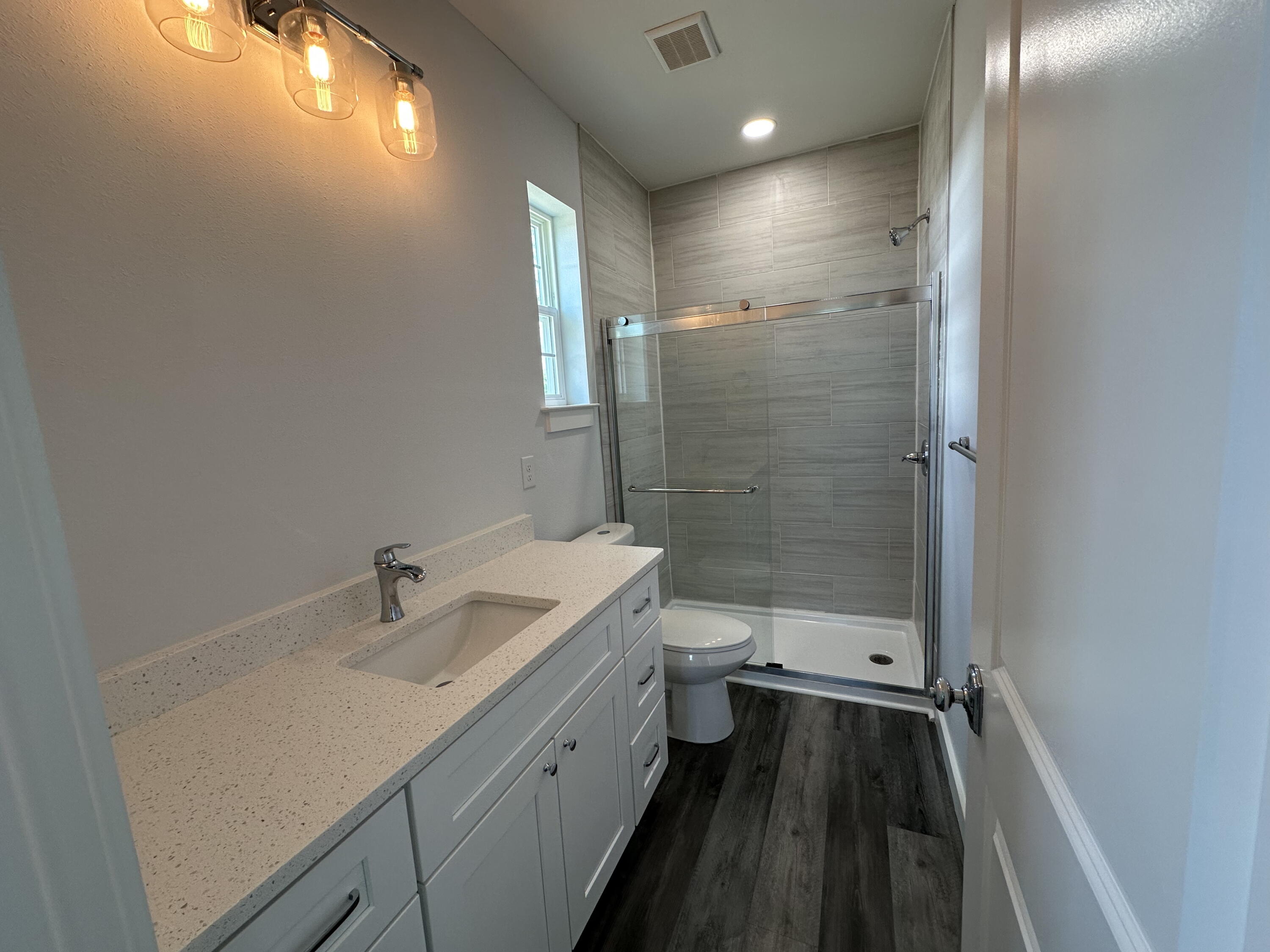 OAKWOOD LAKES ESTATES - Residential Lease