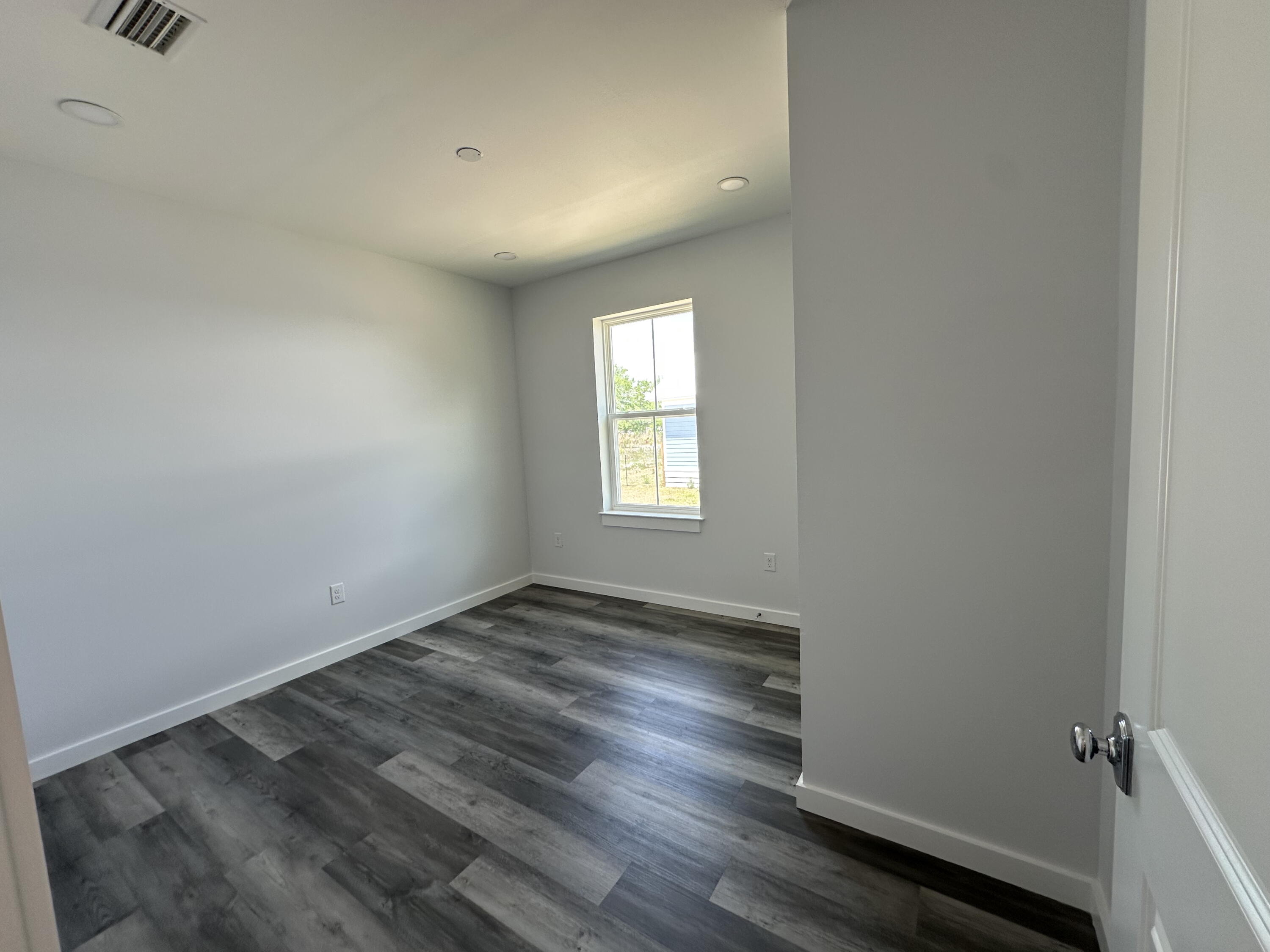 OAKWOOD LAKES ESTATES - Residential Lease