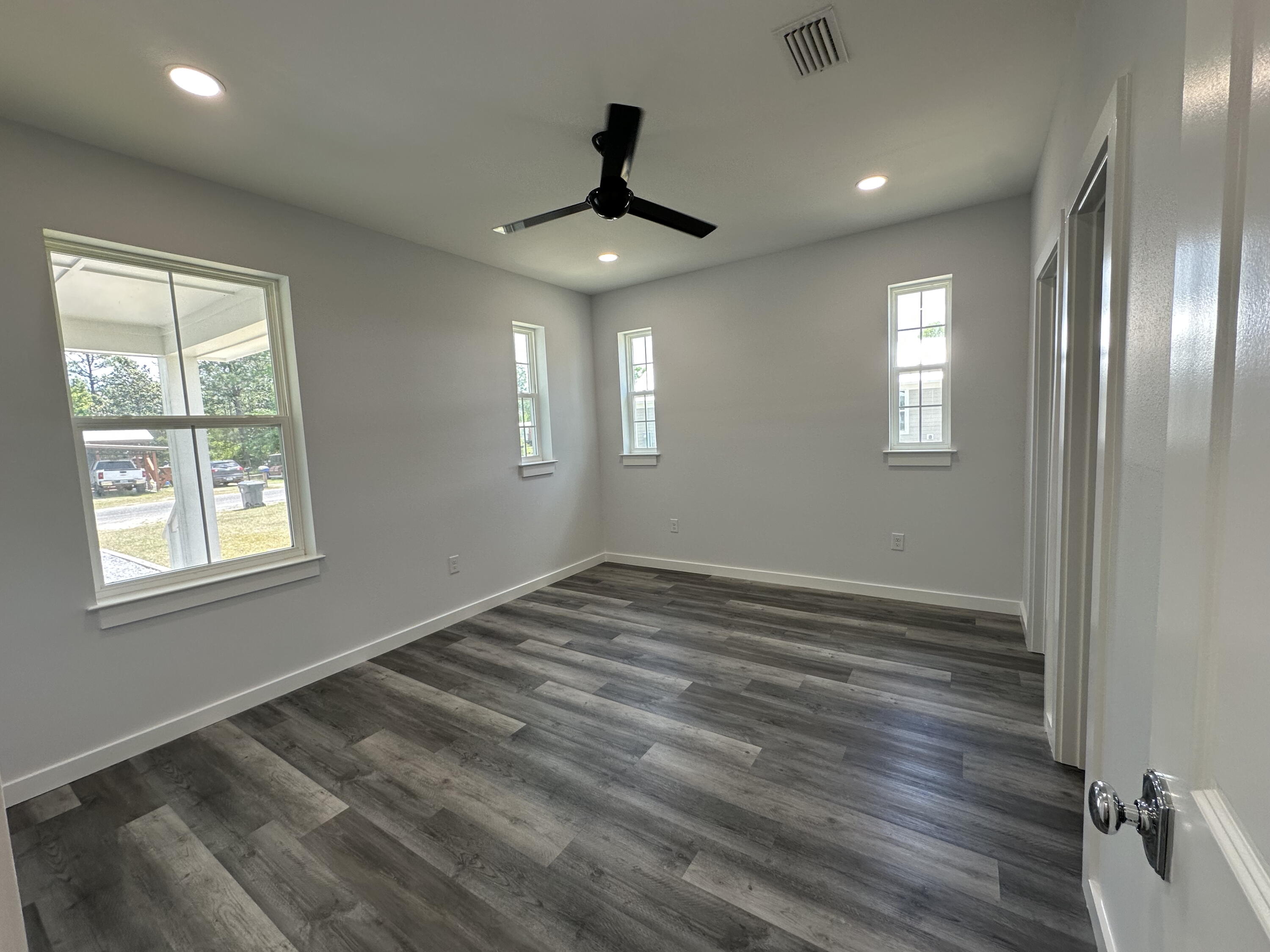 OAKWOOD LAKES ESTATES - Residential Lease