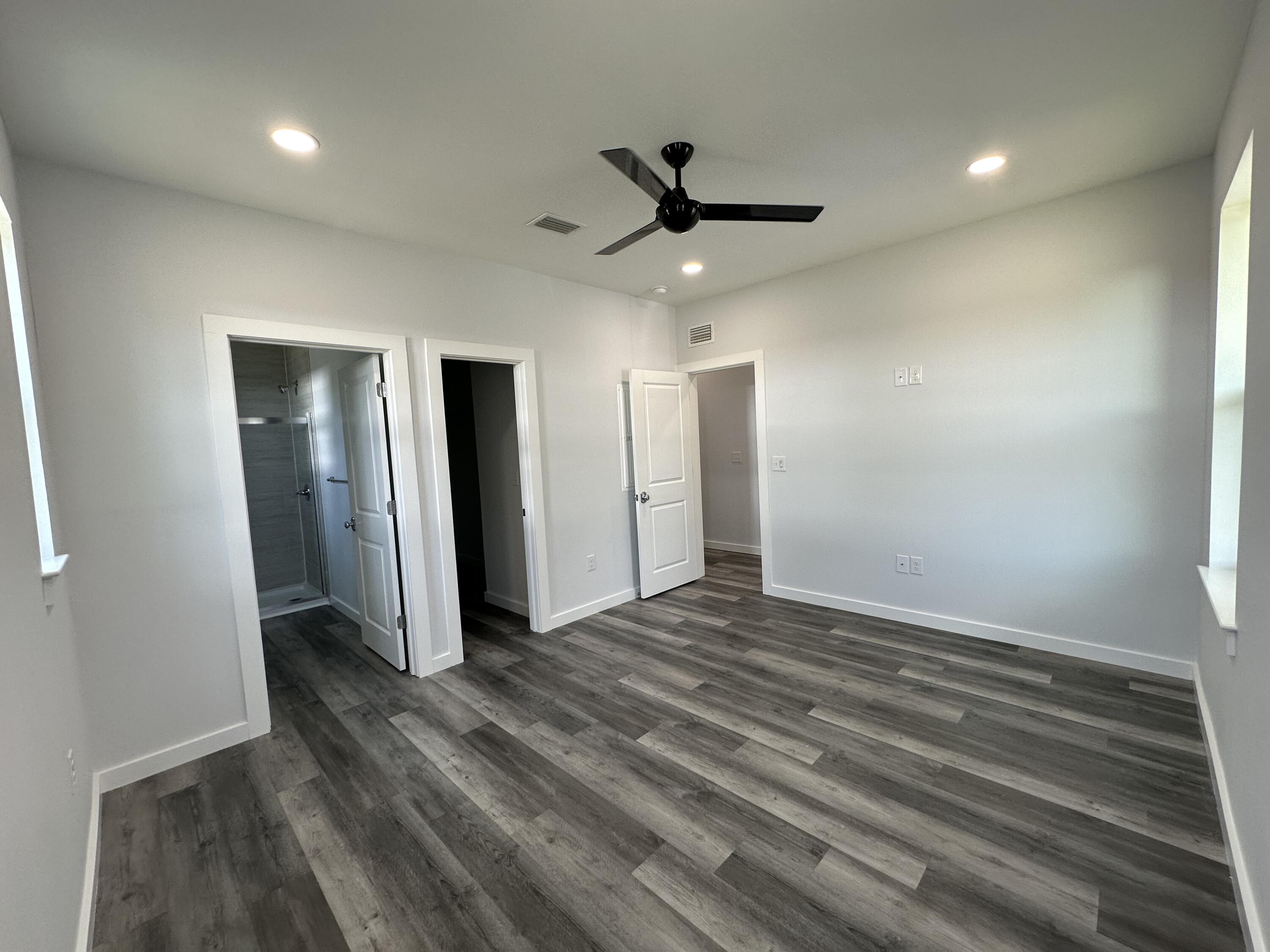 OAKWOOD LAKES ESTATES - Residential Lease