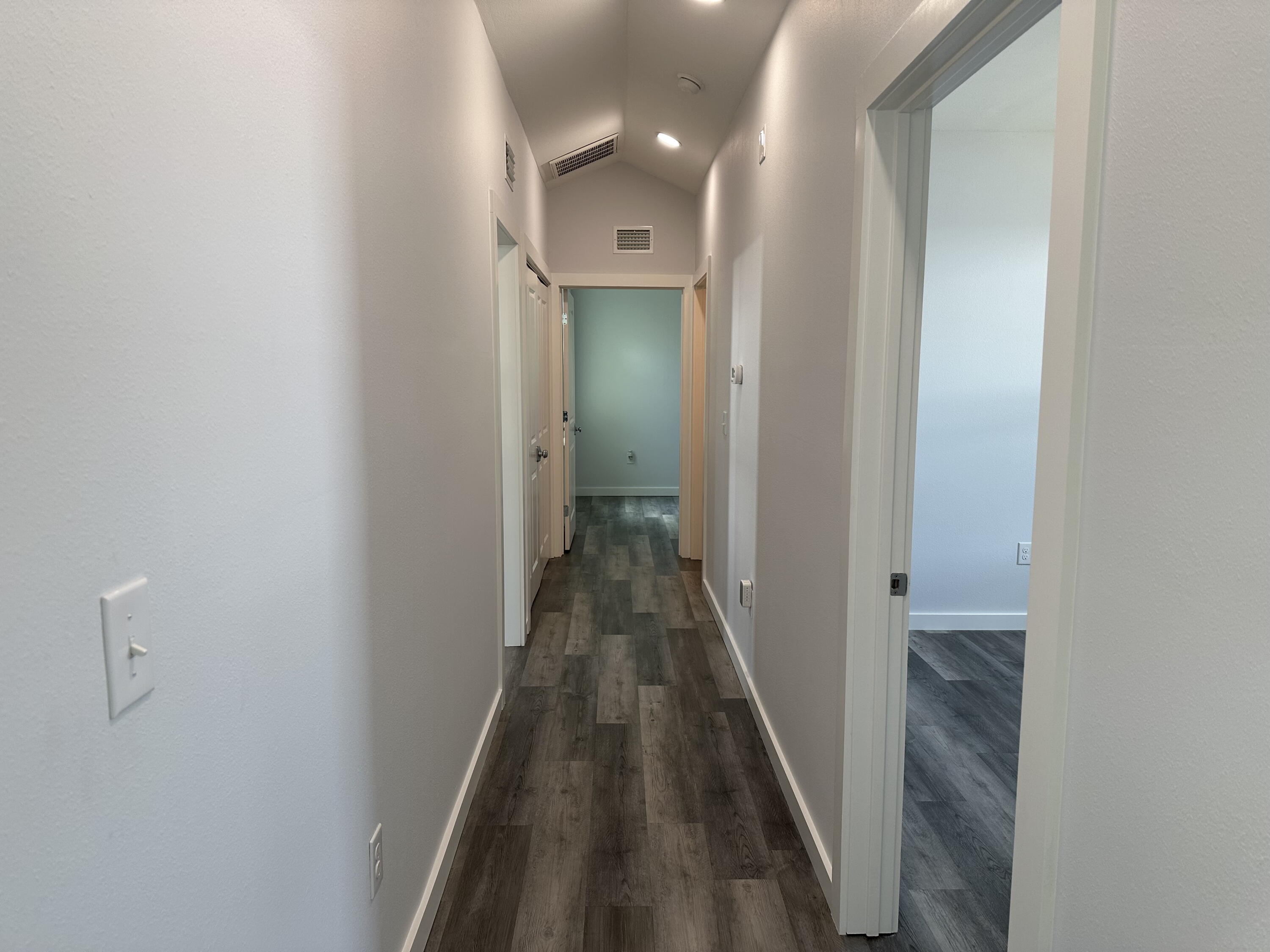 OAKWOOD LAKES ESTATES - Residential Lease