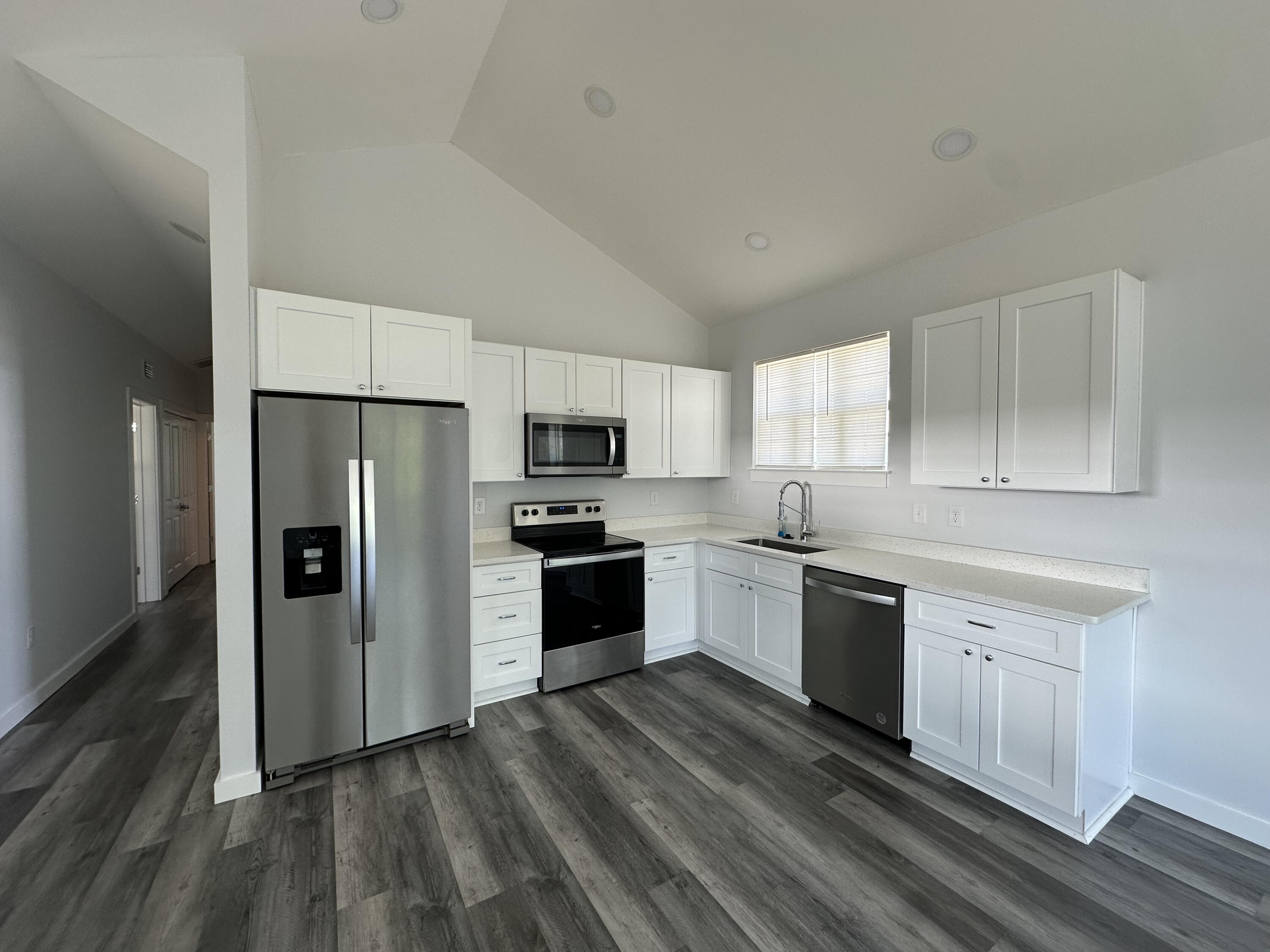 OAKWOOD LAKES ESTATES - Residential Lease