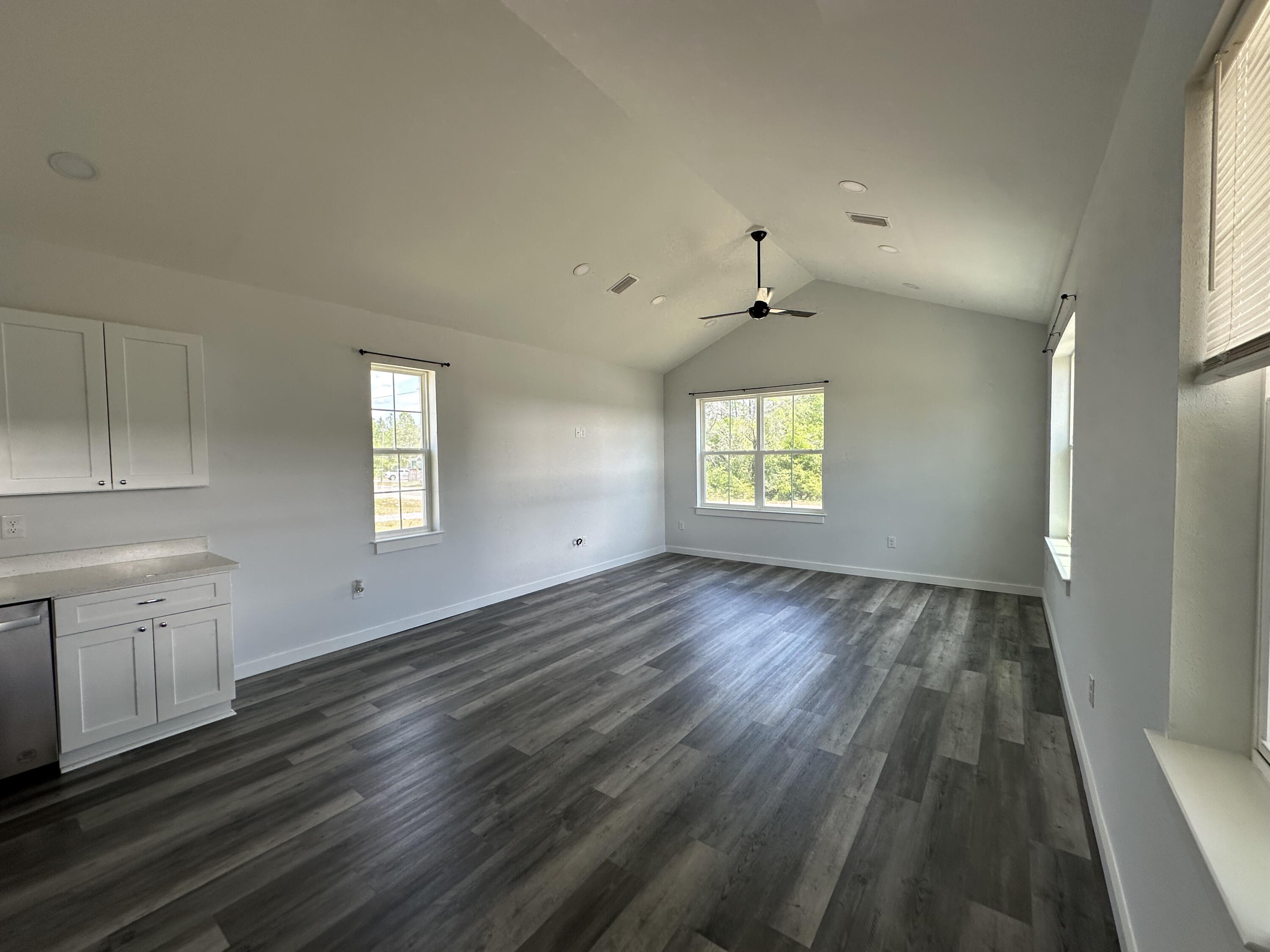 OAKWOOD LAKES ESTATES - Residential Lease