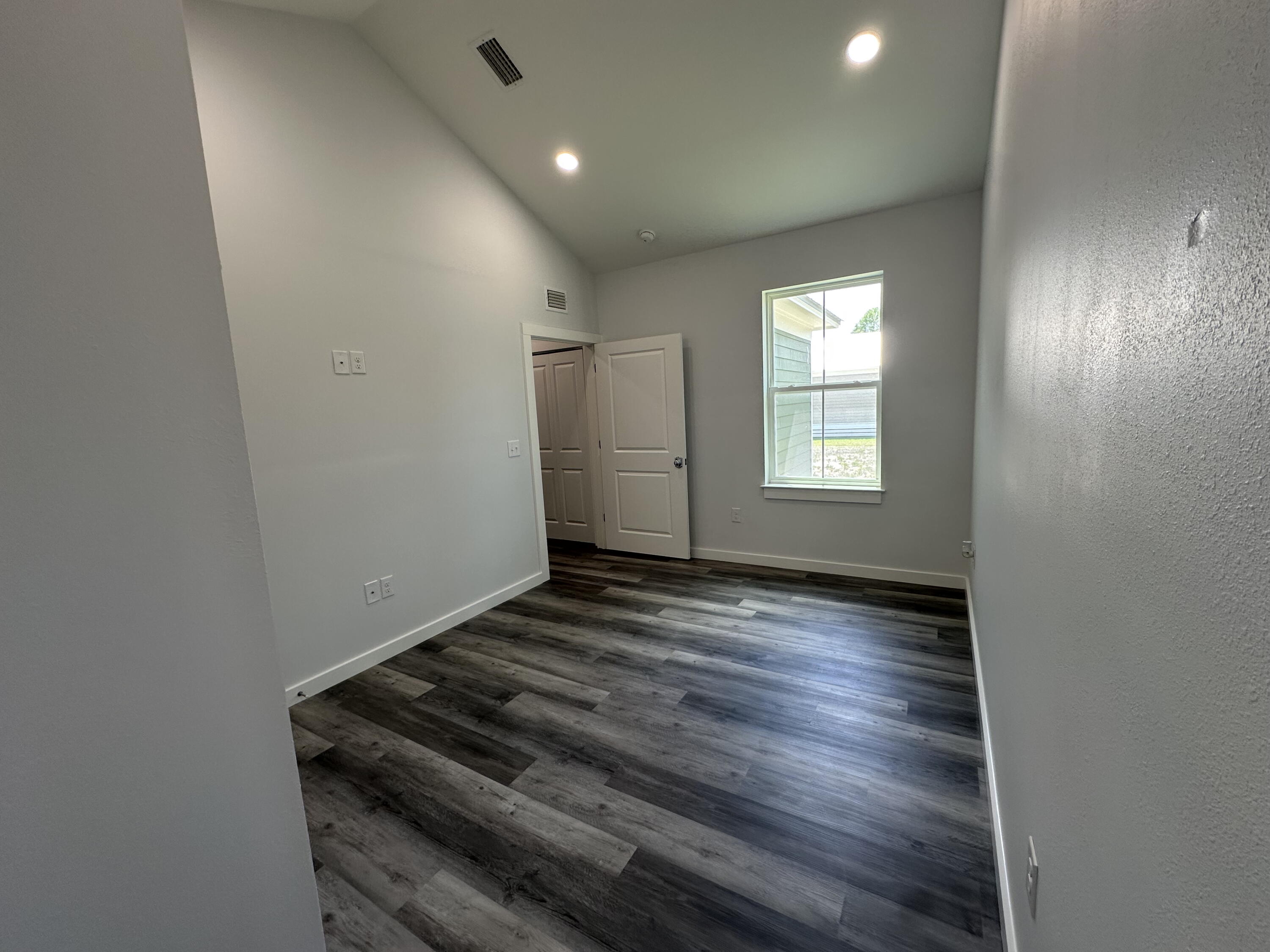 OAKWOOD LAKES ESTATES - Residential Lease