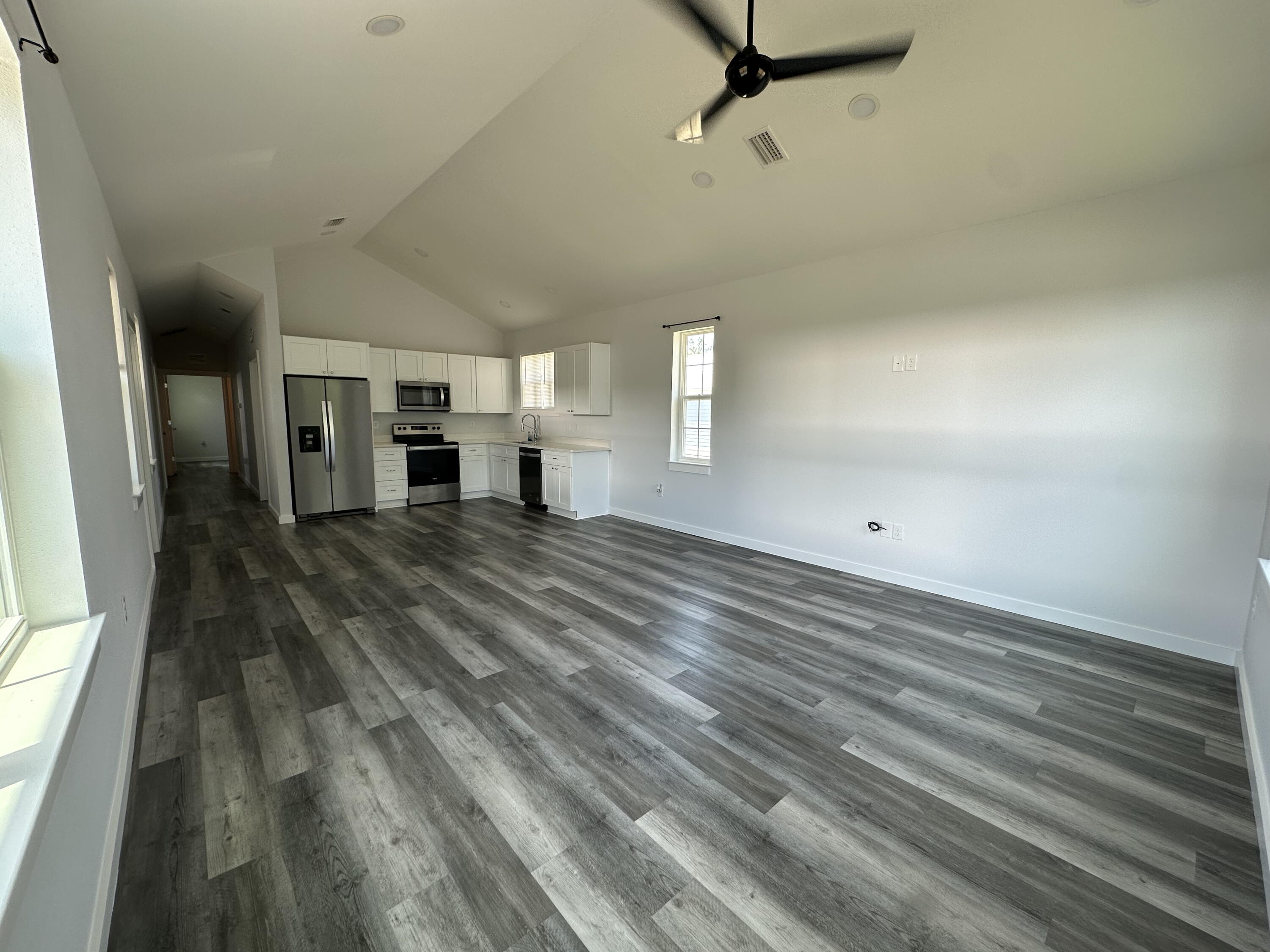 OAKWOOD LAKES ESTATES - Residential Lease
