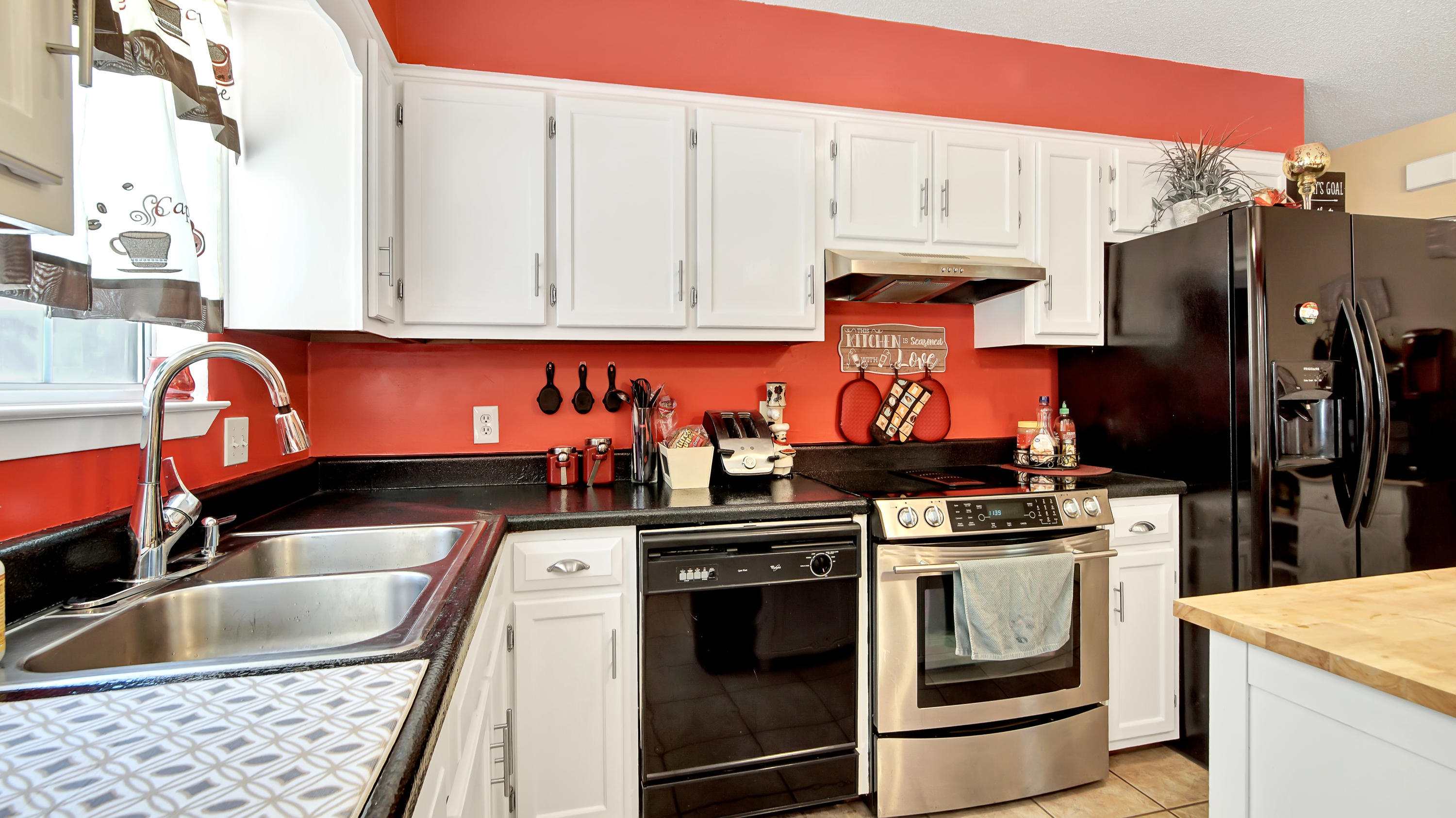 Country Club Manor S/D - Residential