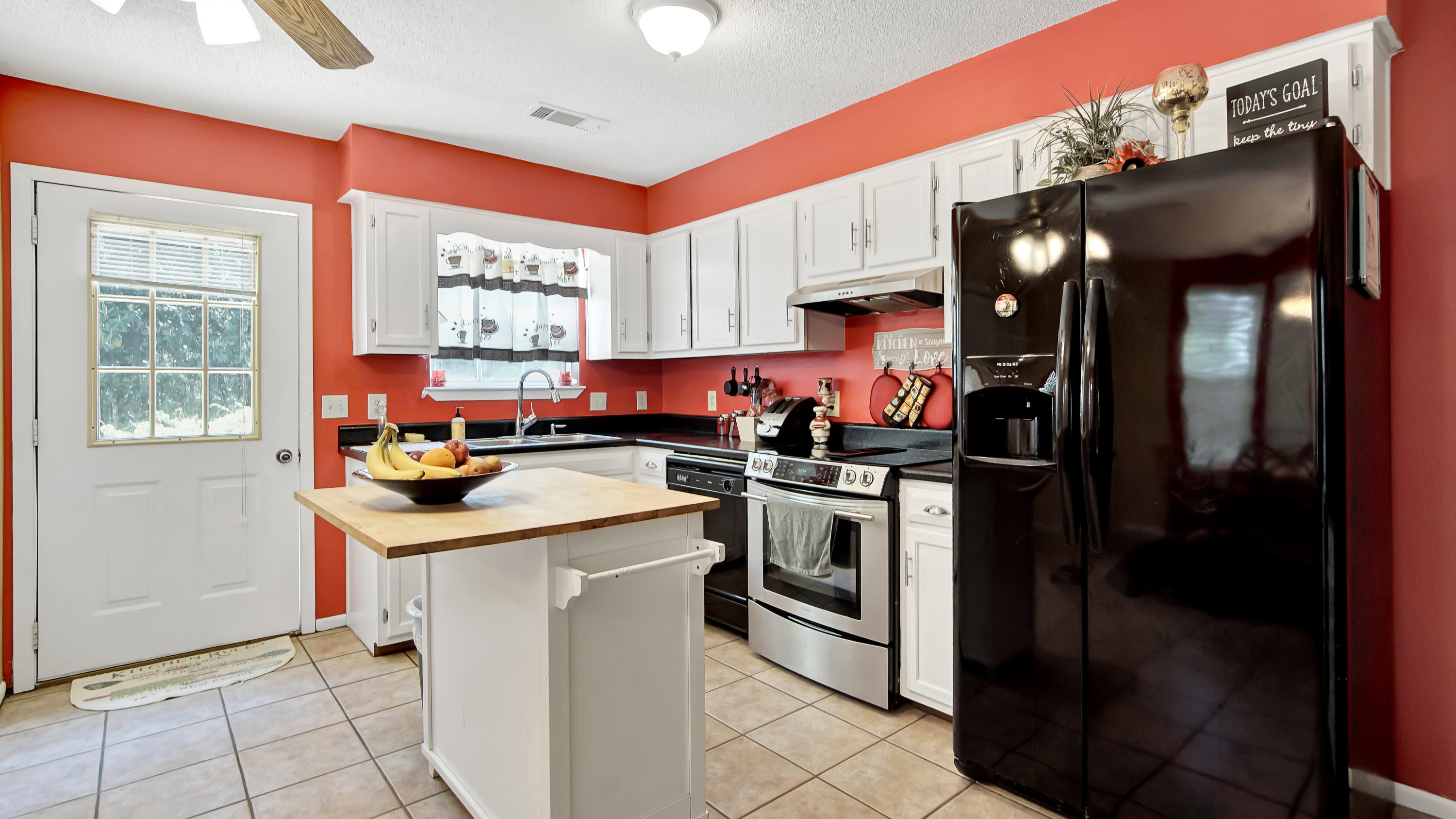 Country Club Manor S/D - Residential