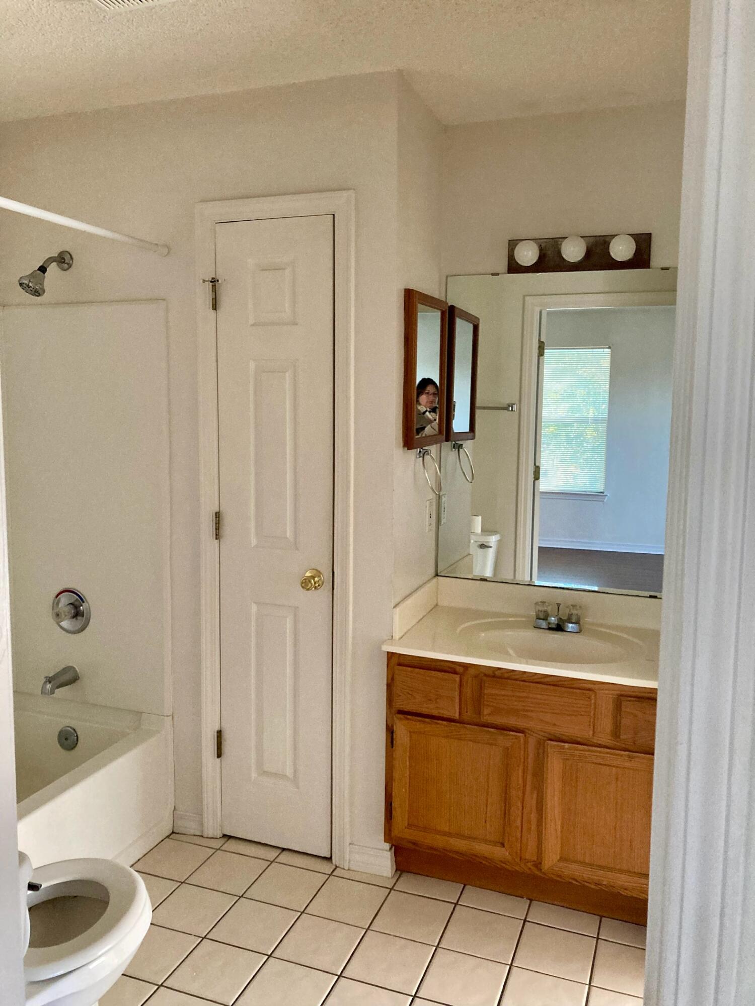 FLOROSA DEL MAR - Residential Lease