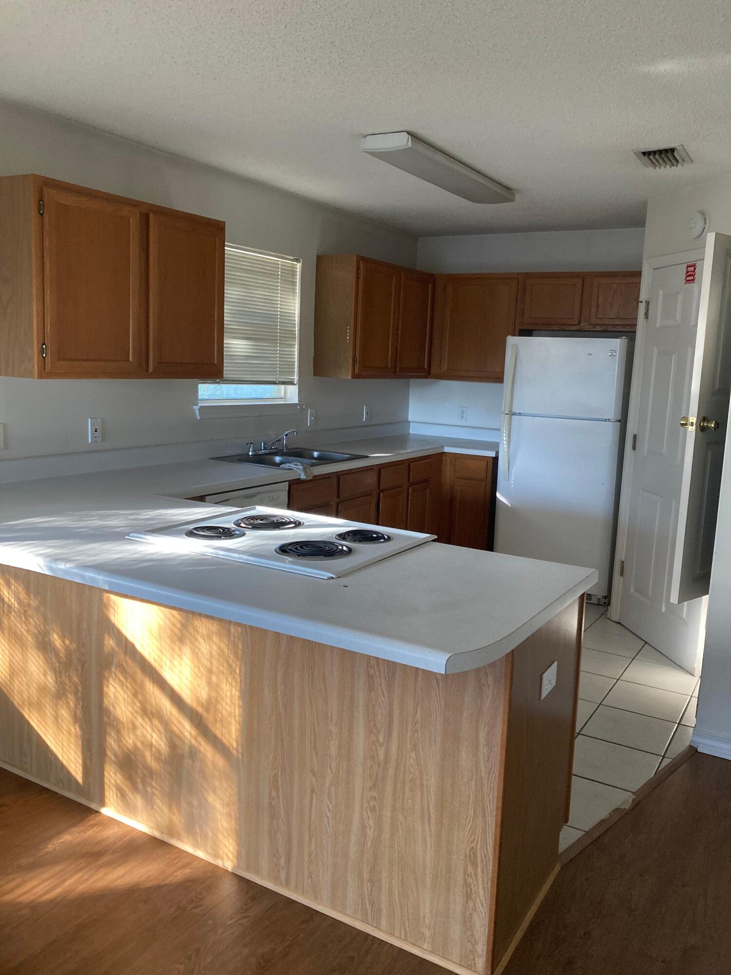 FLOROSA DEL MAR - Residential Lease