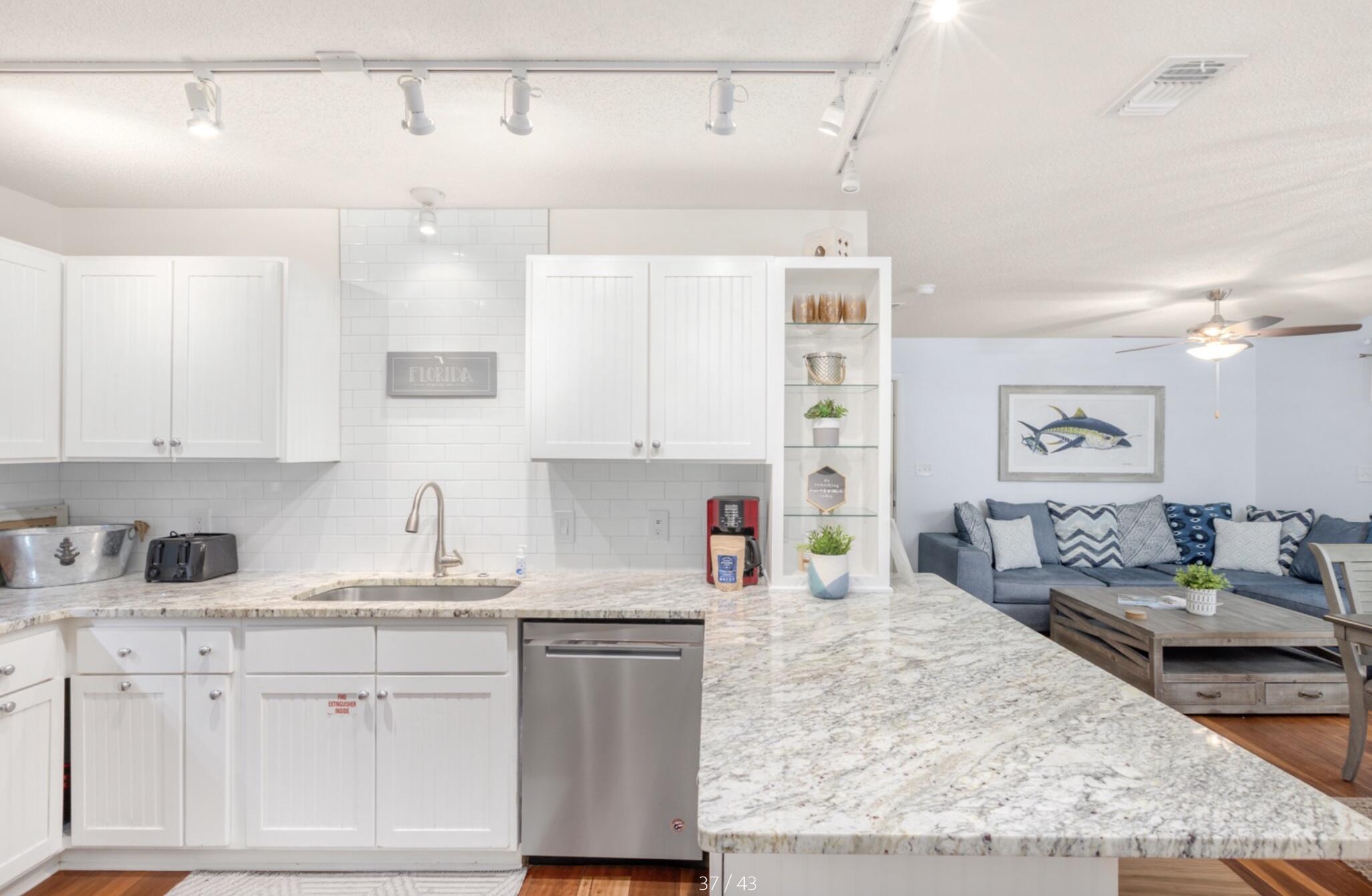 BEACHWOOD VILLAS CONDO - Residential