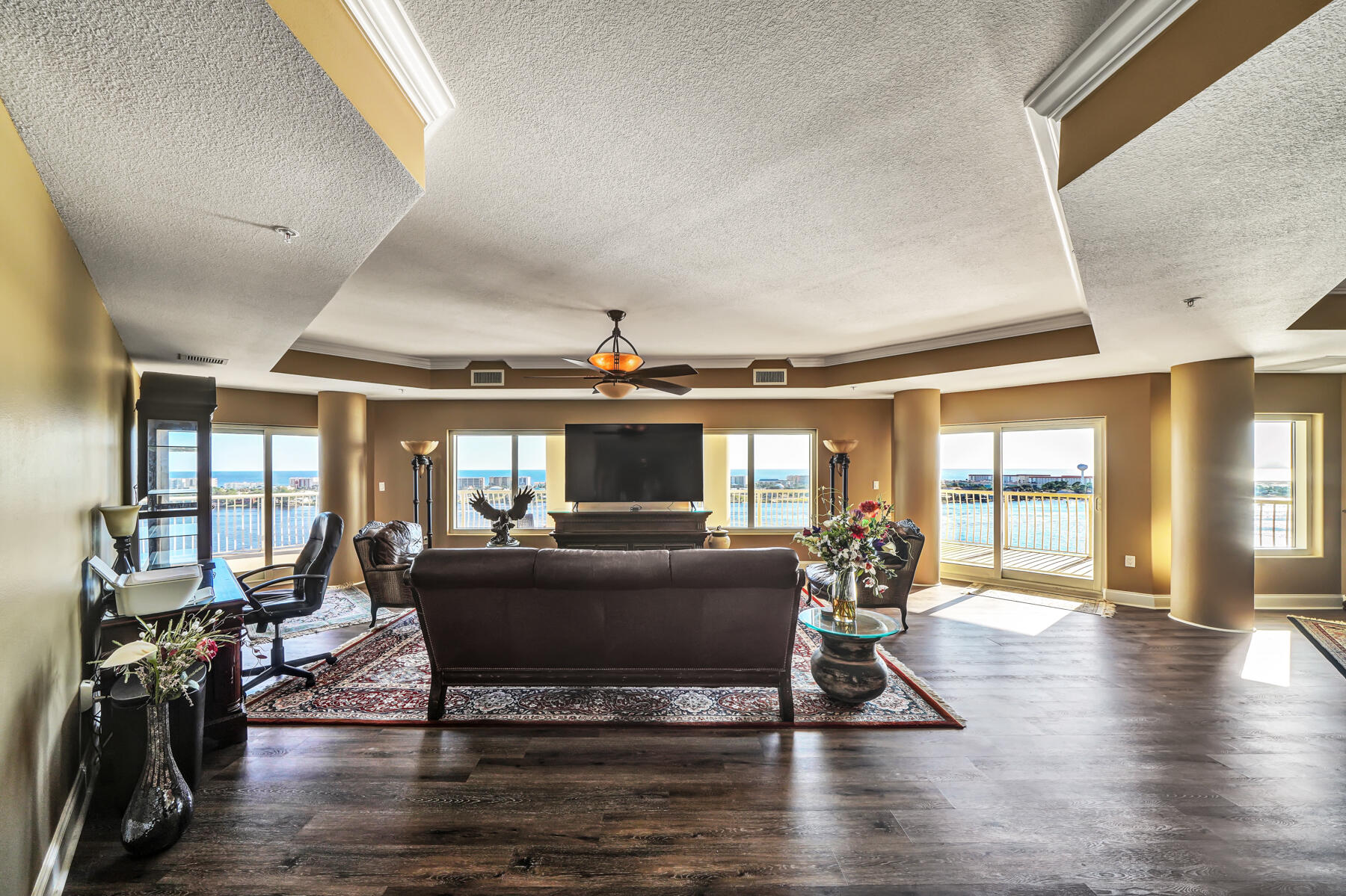 PRESIDIO YACHT CLUB - Residential