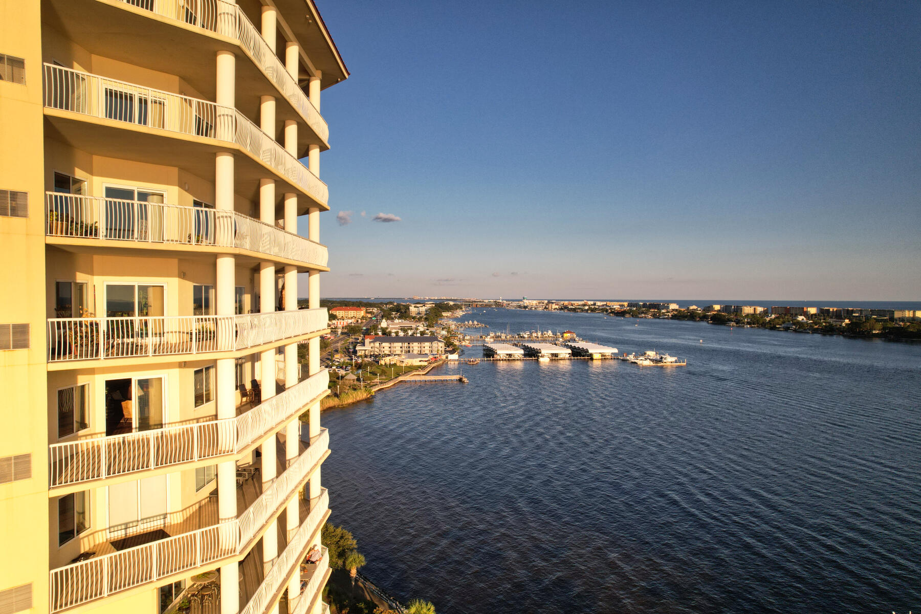 PRESIDIO YACHT CLUB - Residential