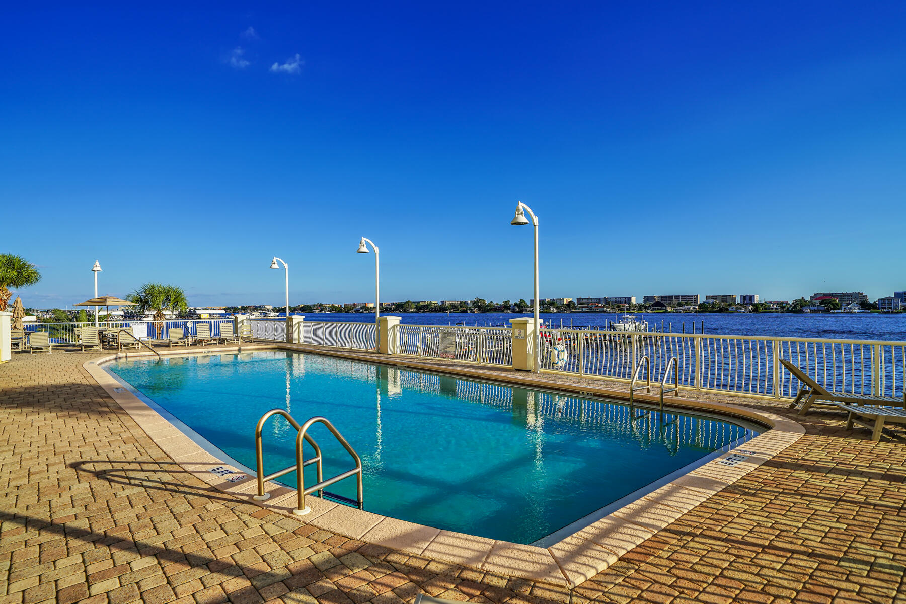 PRESIDIO YACHT CLUB - Residential