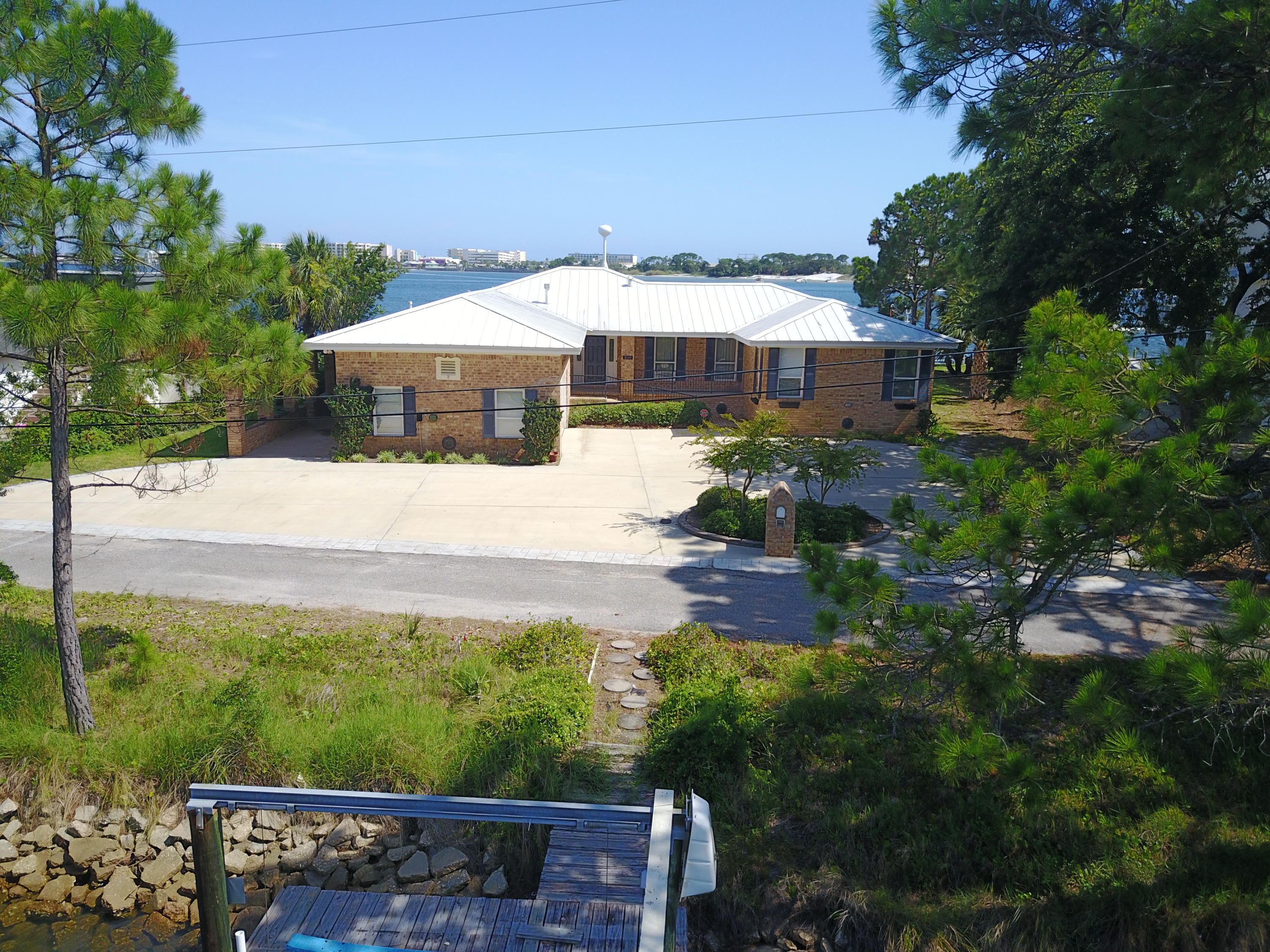 Rare once in a lifetime opportunity to own a waterfront home on almost 1/2 acre on the private ''Gilmore'' Peninsula. Featuring almost 200 feet of water frontage between the front and back yard. Located in the highly sought after historic district of Fort Walton Beach known as Elliott Point and tucked away on a private peninsula with just 5 other homes. The most impressive feature of this property is that it is surrounded by water. Both the front yard and backyard are waterfront. The front of the home faces a protected deep water lagoon that connects to the Bay just 200 yards away. And the back of the home is south facing and lies on the Santa Rosa Sound across from the Okaloosa Island nature preserve known as Veterans Park.