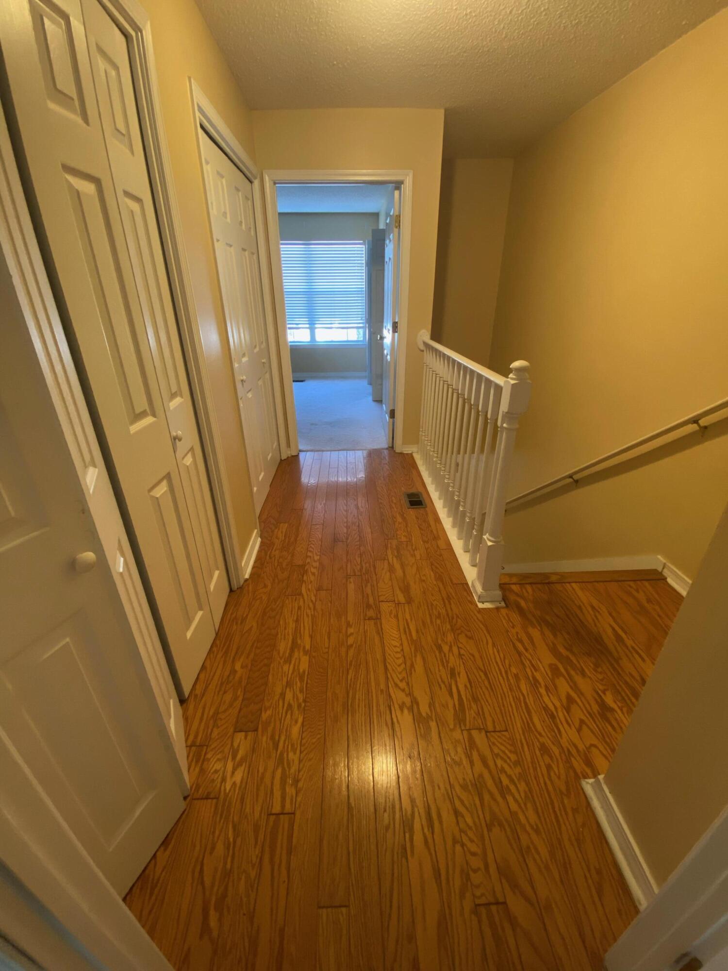 OAK PARK TOWNHOMES - Residential Lease