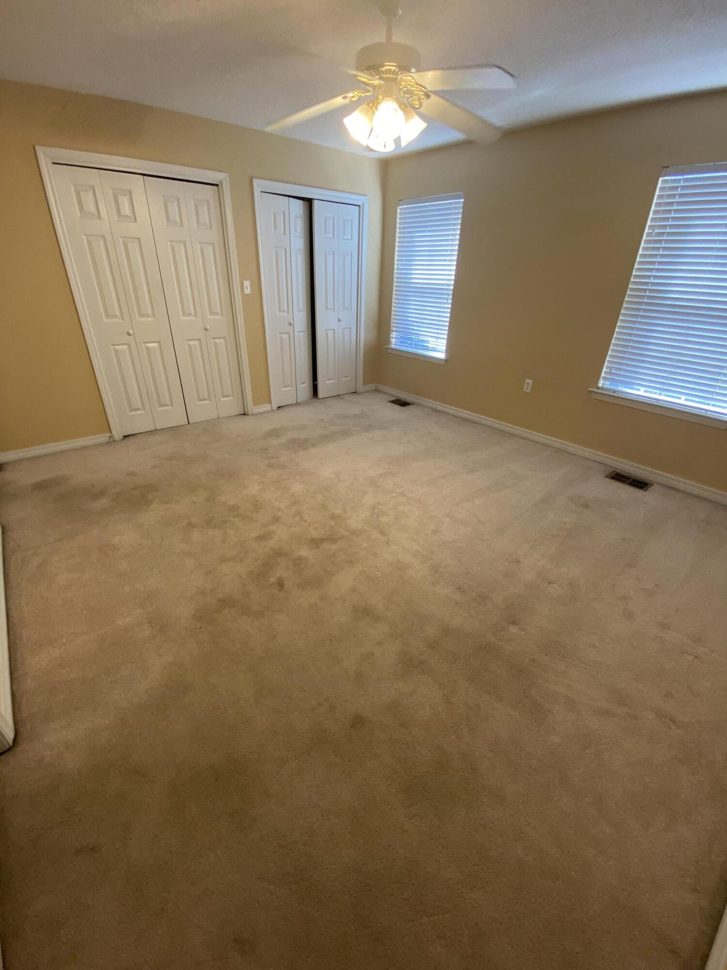 OAK PARK TOWNHOMES - Residential Lease