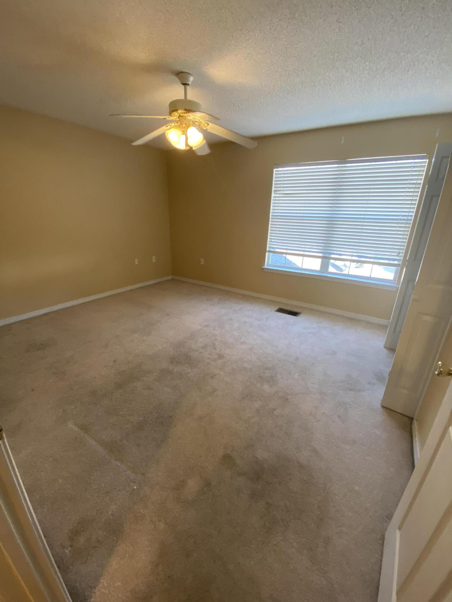 OAK PARK TOWNHOMES - Residential Lease