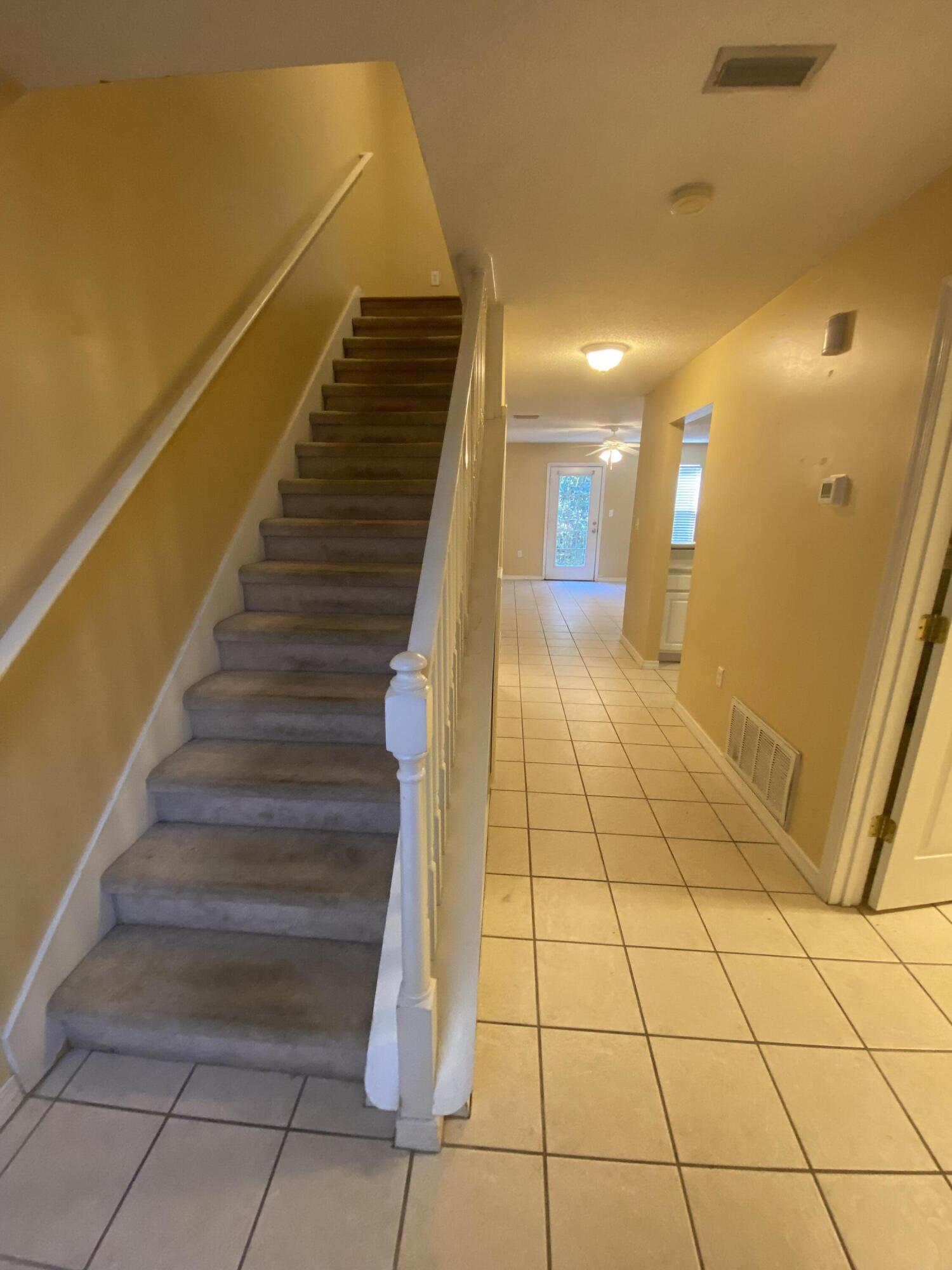 OAK PARK TOWNHOMES - Residential Lease