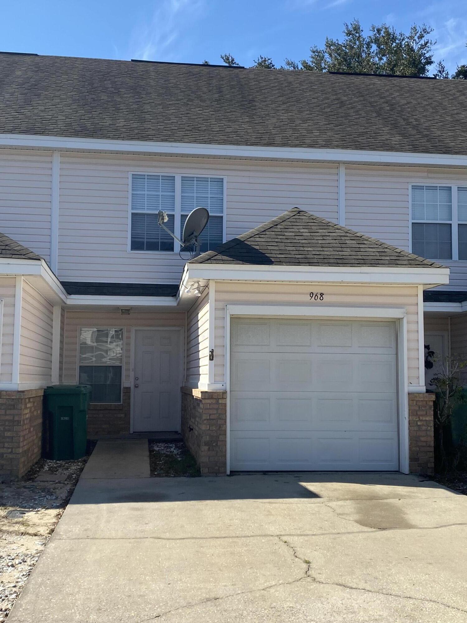 Very nice 2 bedroom/2 bath town home with 1 car garage. Tile downstairs and hardwood floors on the upstairs landing. Downstairs has half bath, kitchen and dining/living room. Both bedrooms have their own bathrooms. Very convenient to both Eglin AFB and Hurlburt field. CALL OFFICE at 850-315-0111 for more information. Apply online at endlesshorizonsrealtyinc.com or in office. $50 application fee.
