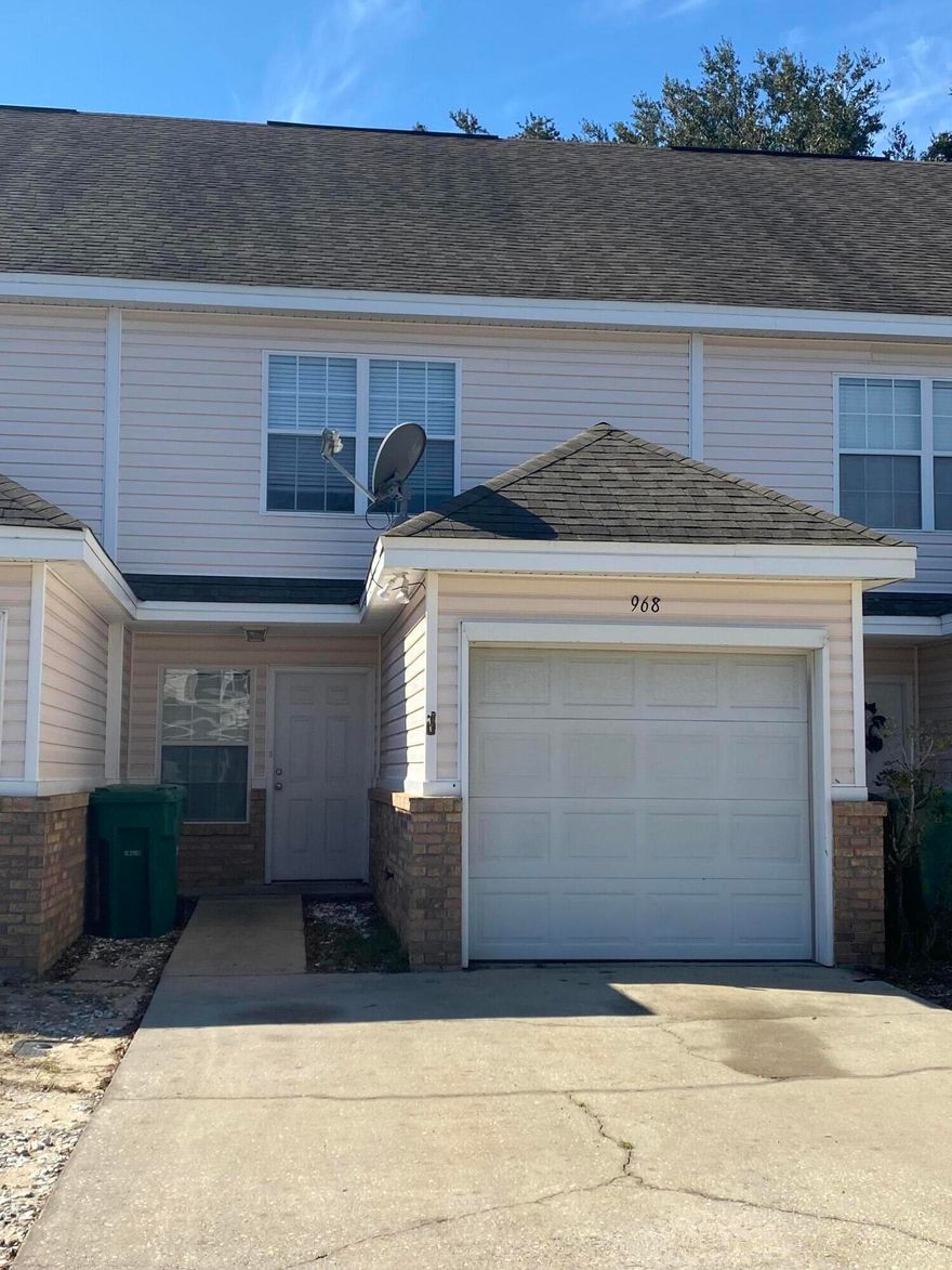 Very nice 2 bedroom/2 bath town home with 1 car garage. Tile downstairs and hardwood floors on the upstairs landing. Downstairs has half bath, kitchen and dining/living room. Both bedrooms have their own bathrooms. Very convenient to both Eglin AFB and Hurlburt field. CALL OFFICE at 850-315-0111 for more information. Apply online at endlesshorizonsrealtyinc.com or in office. $50 application fee.
