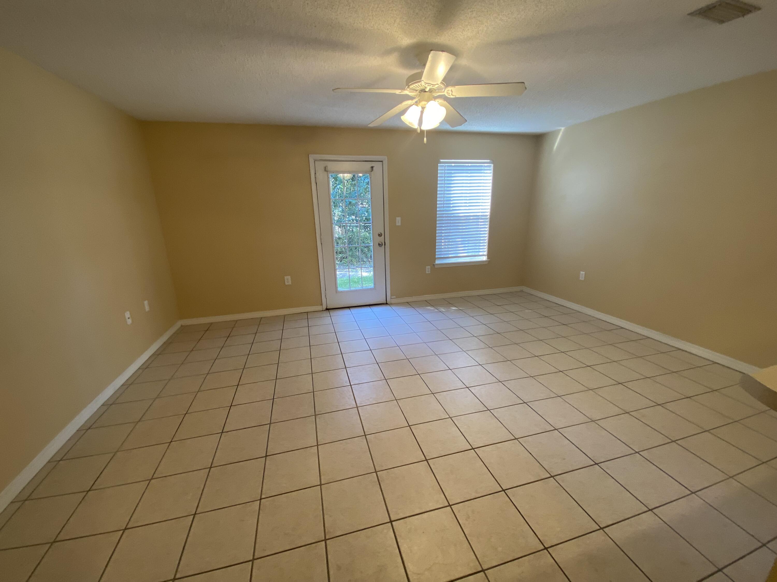 OAK PARK TOWNHOMES - Residential Lease