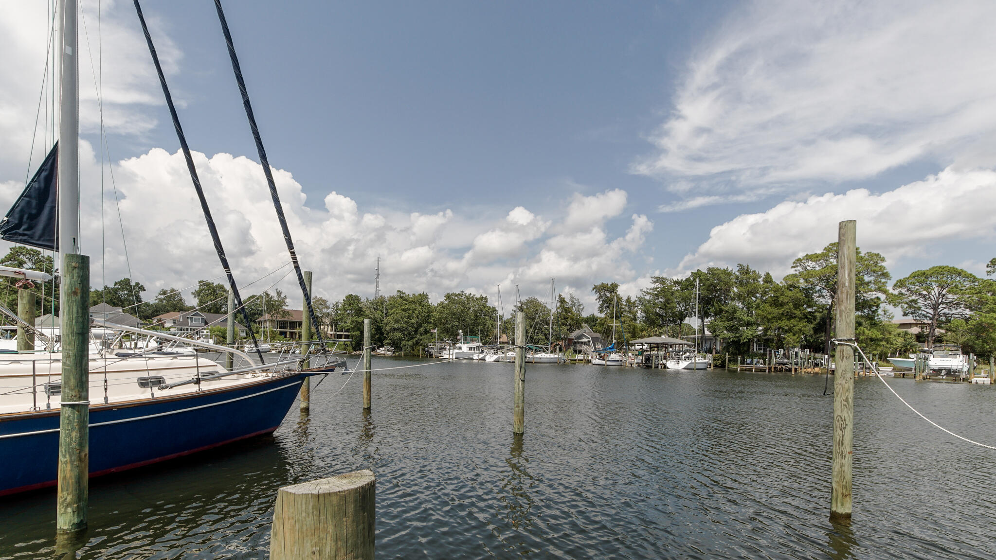 ROYAL OAK VILLAS BLUEWATER BAY - Residential