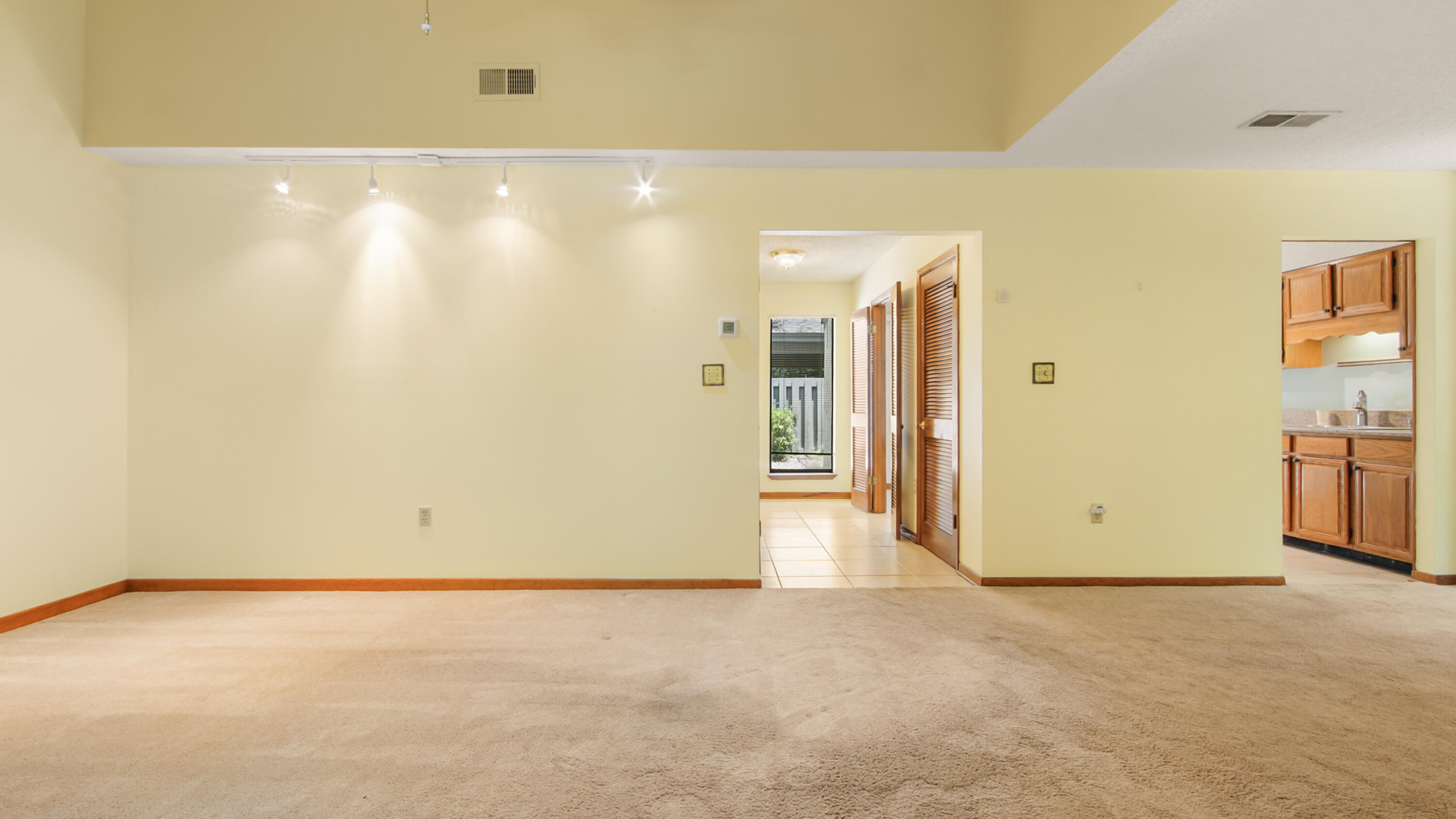 ROYAL OAK VILLAS BLUEWATER BAY - Residential