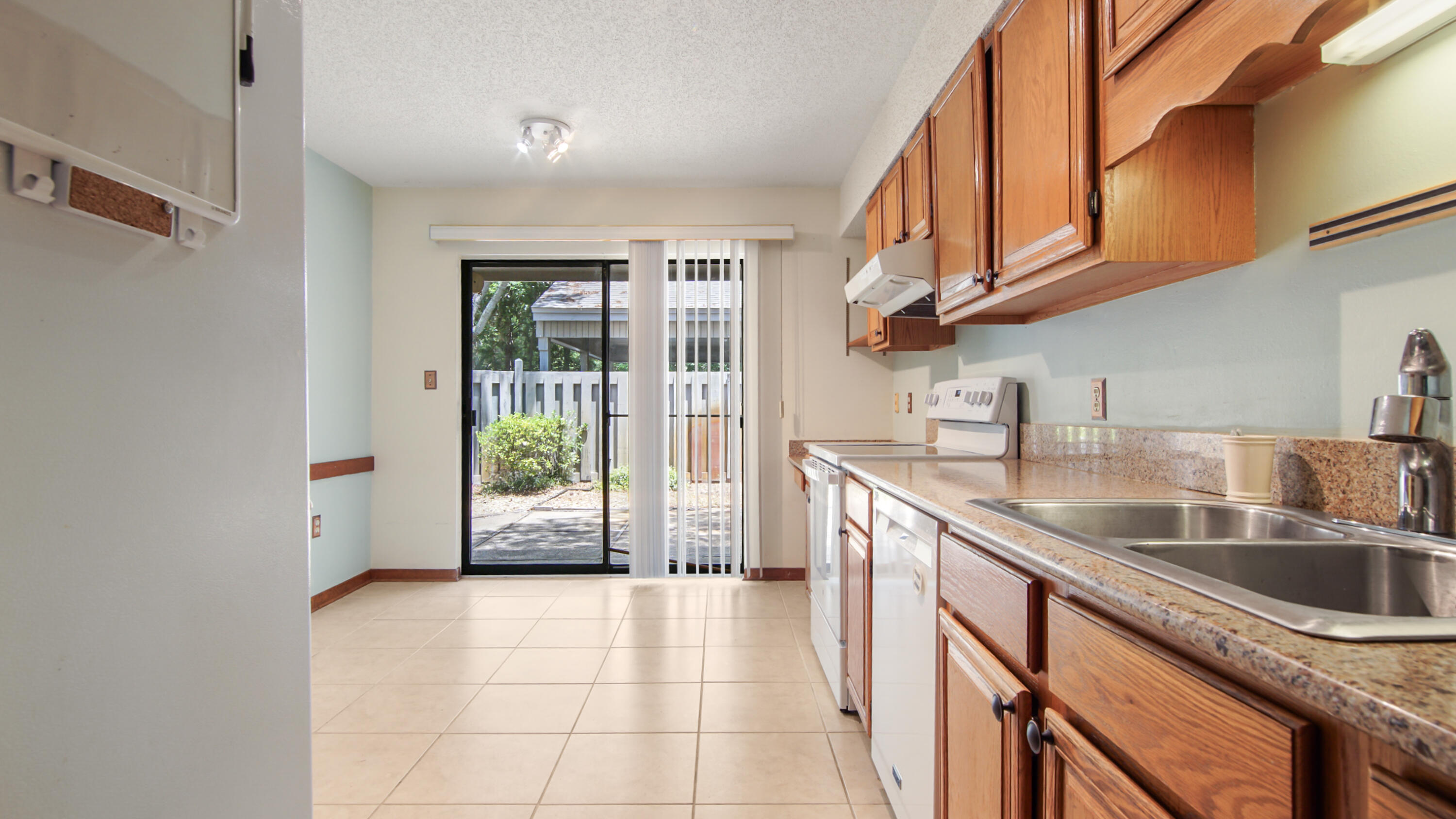 ROYAL OAK VILLAS BLUEWATER BAY - Residential