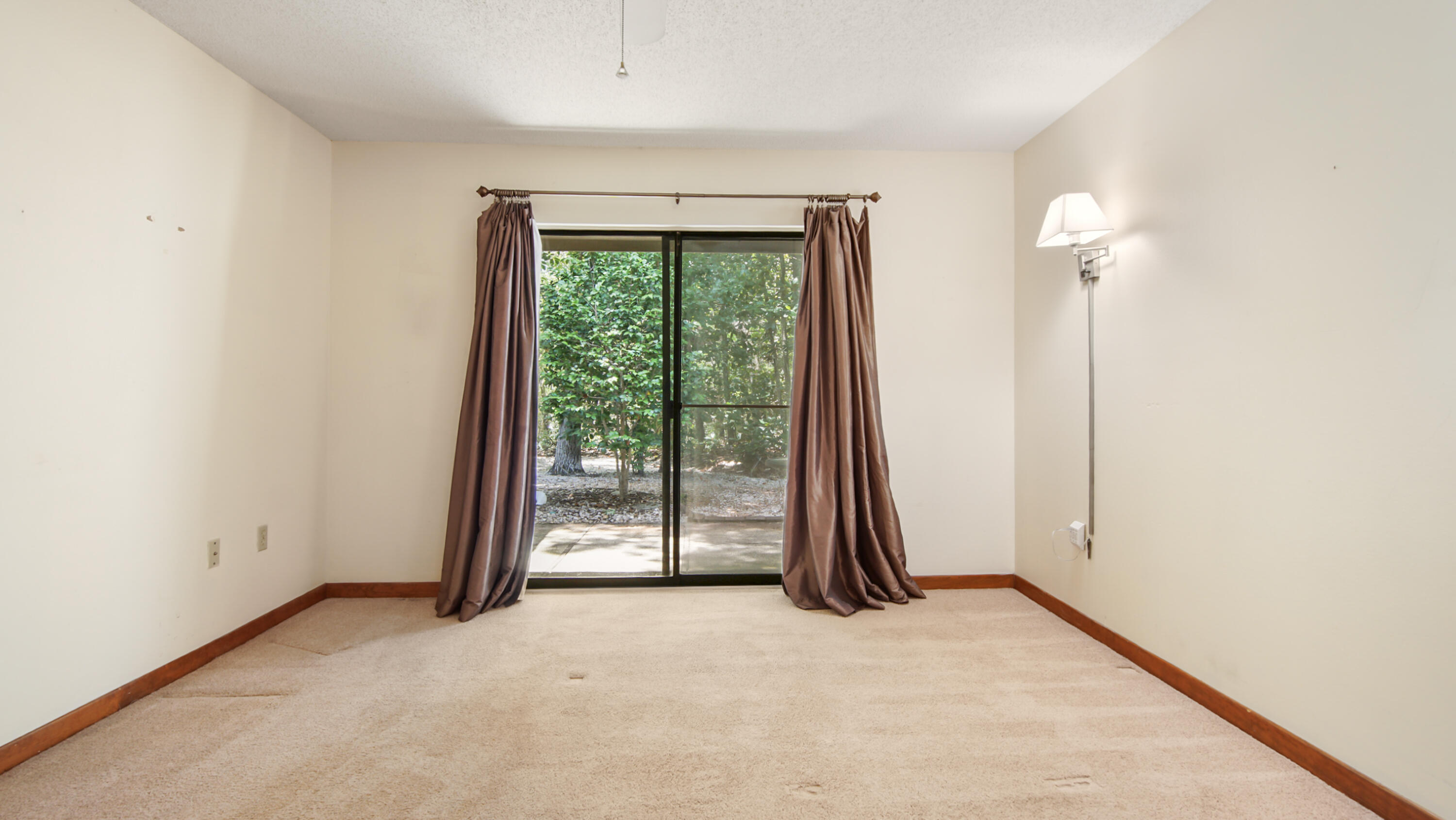 ROYAL OAK VILLAS BLUEWATER BAY - Residential