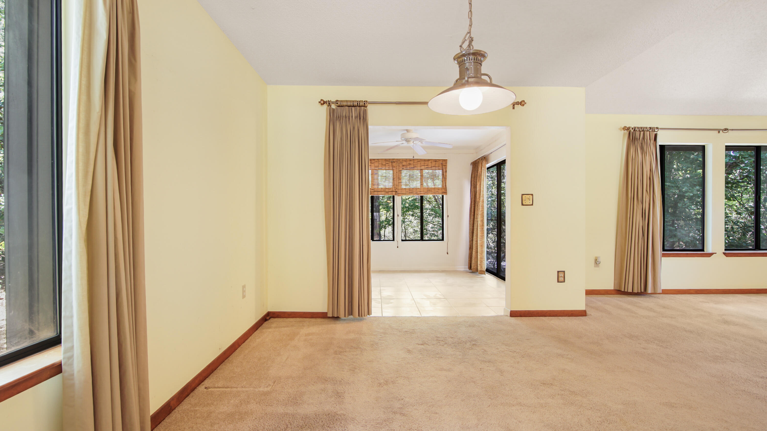 ROYAL OAK VILLAS BLUEWATER BAY - Residential