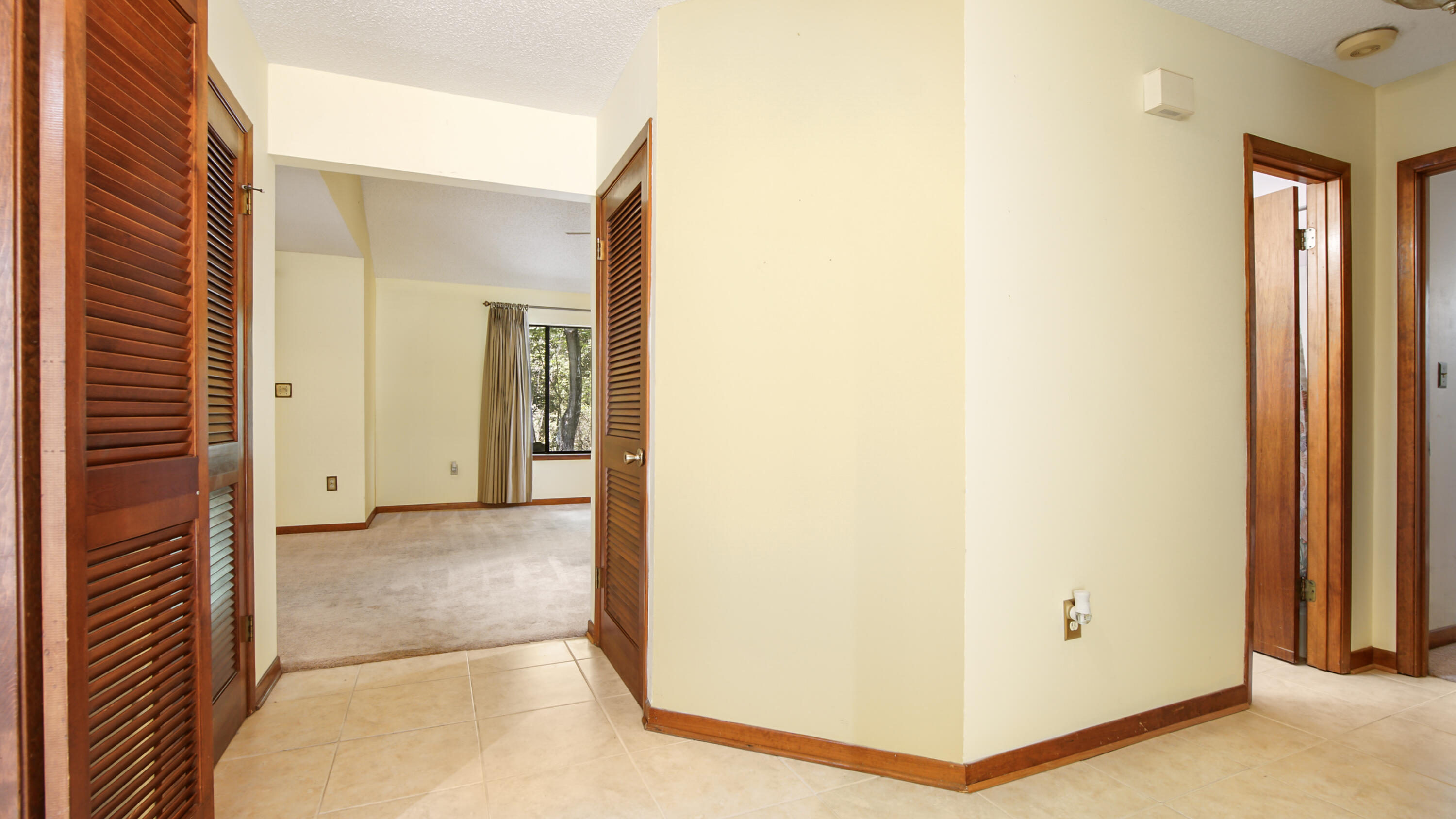 ROYAL OAK VILLAS BLUEWATER BAY - Residential