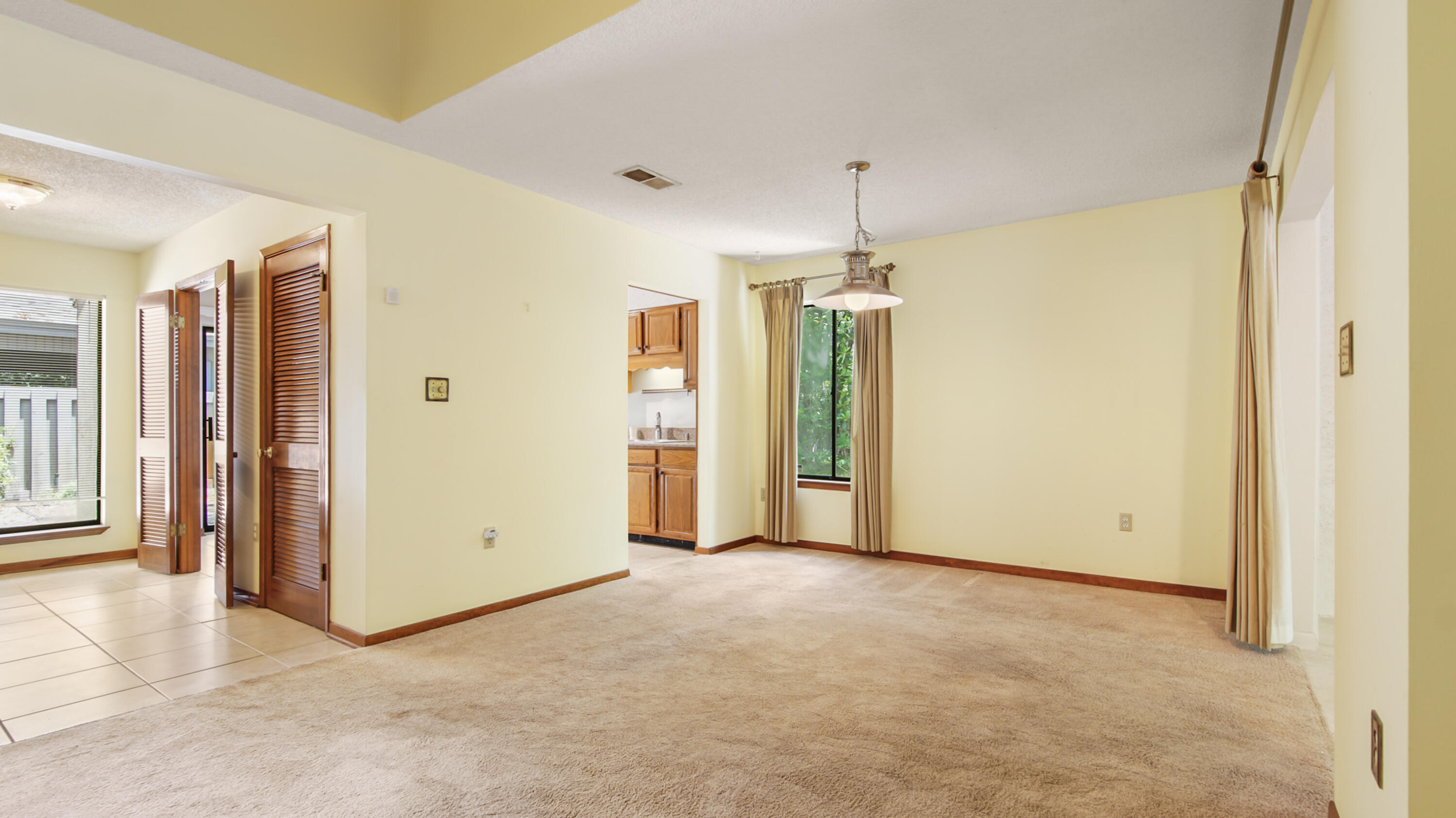 ROYAL OAK VILLAS BLUEWATER BAY - Residential