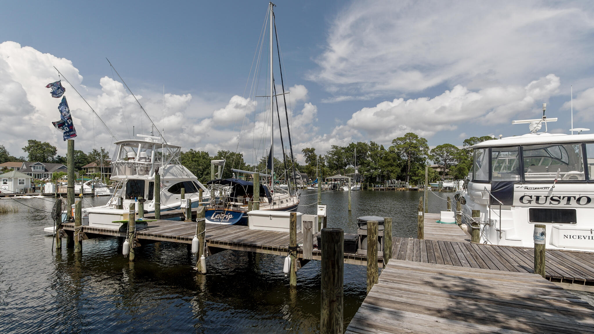 ROYAL OAK VILLAS BLUEWATER BAY - Residential