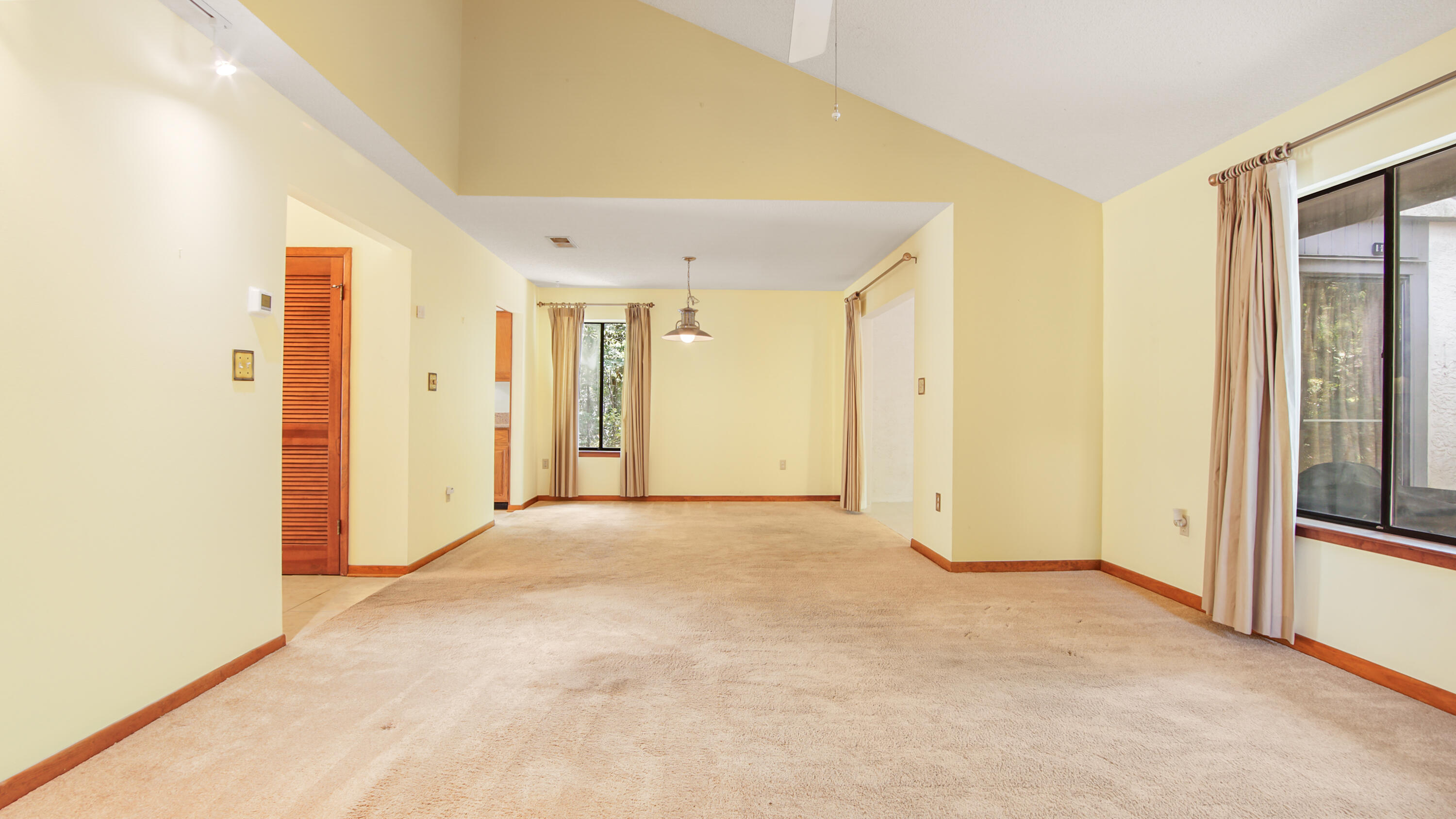 ROYAL OAK VILLAS BLUEWATER BAY - Residential
