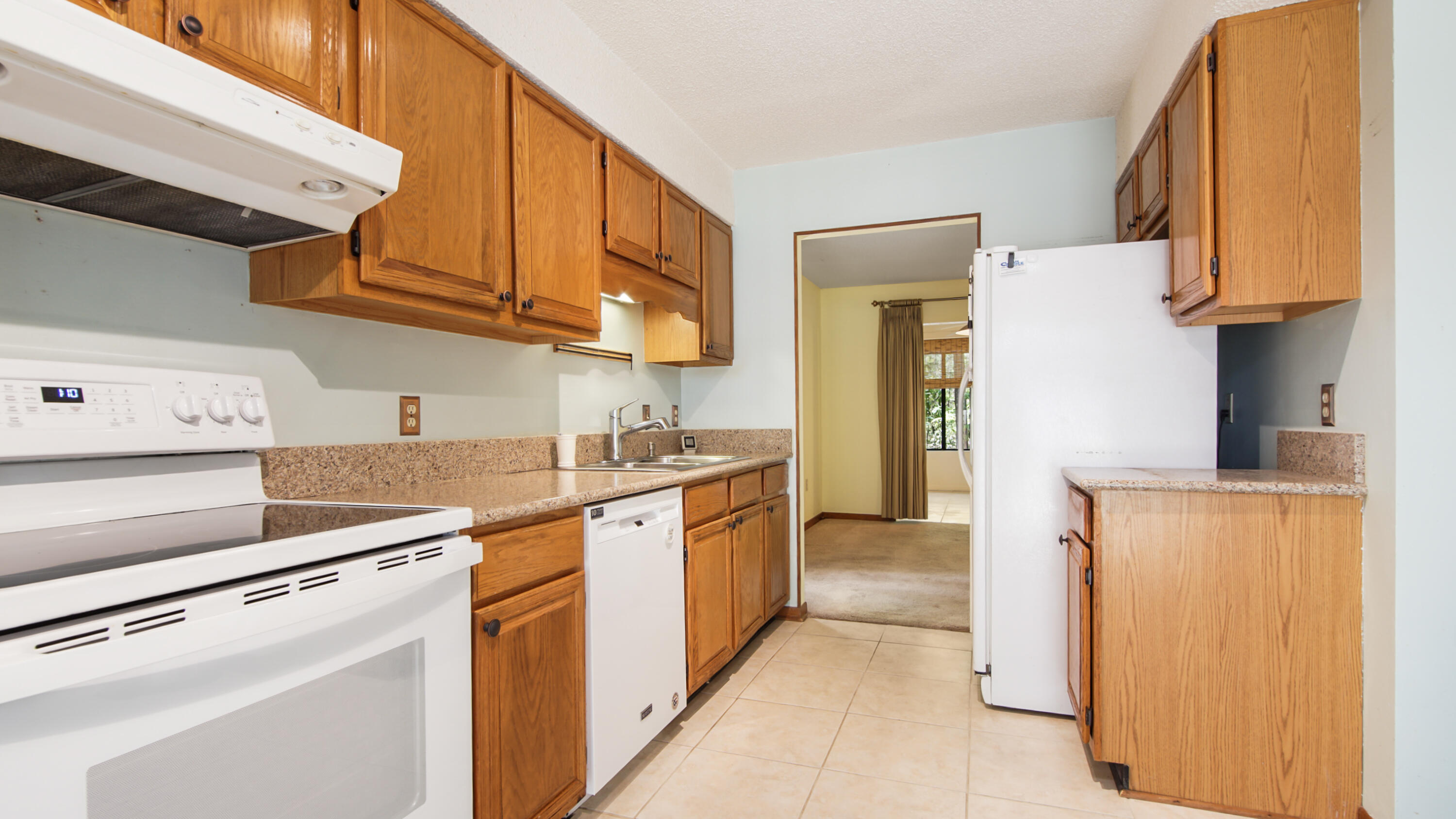 ROYAL OAK VILLAS BLUEWATER BAY - Residential