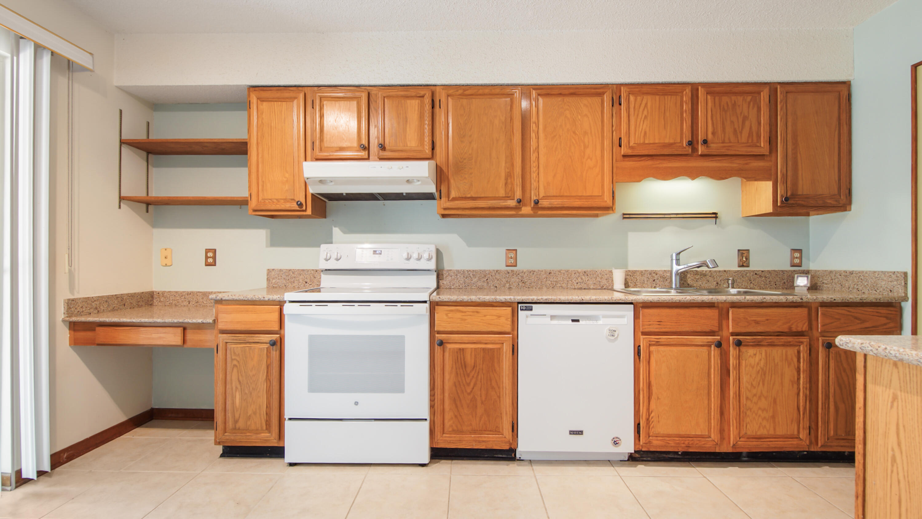 ROYAL OAK VILLAS BLUEWATER BAY - Residential