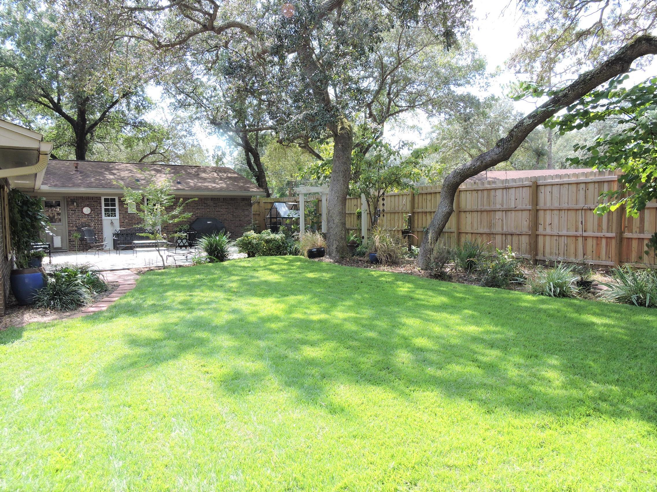 PINEWOOD ESTATES - Residential