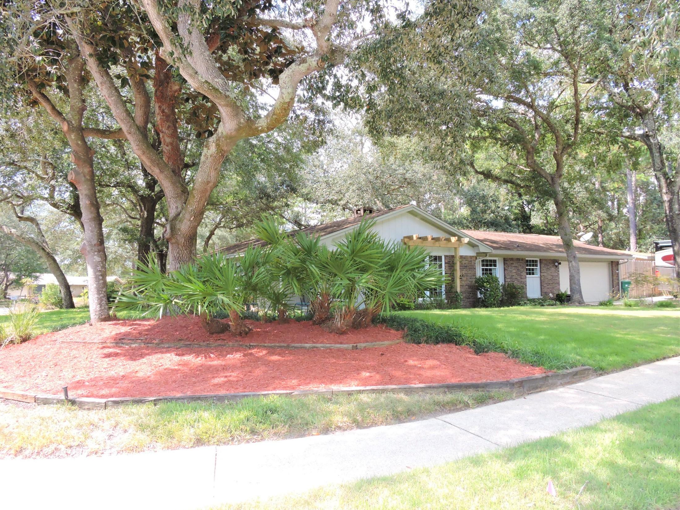 PINEWOOD ESTATES - Residential