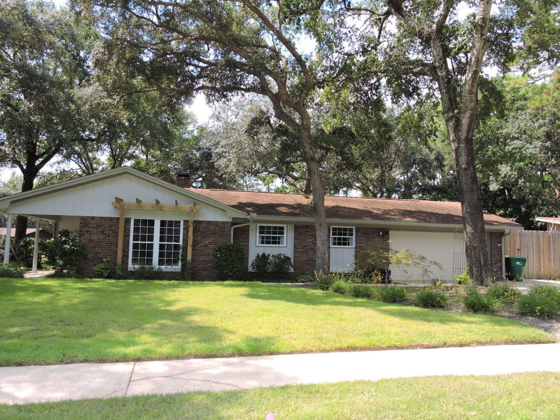 PINEWOOD ESTATES - Residential